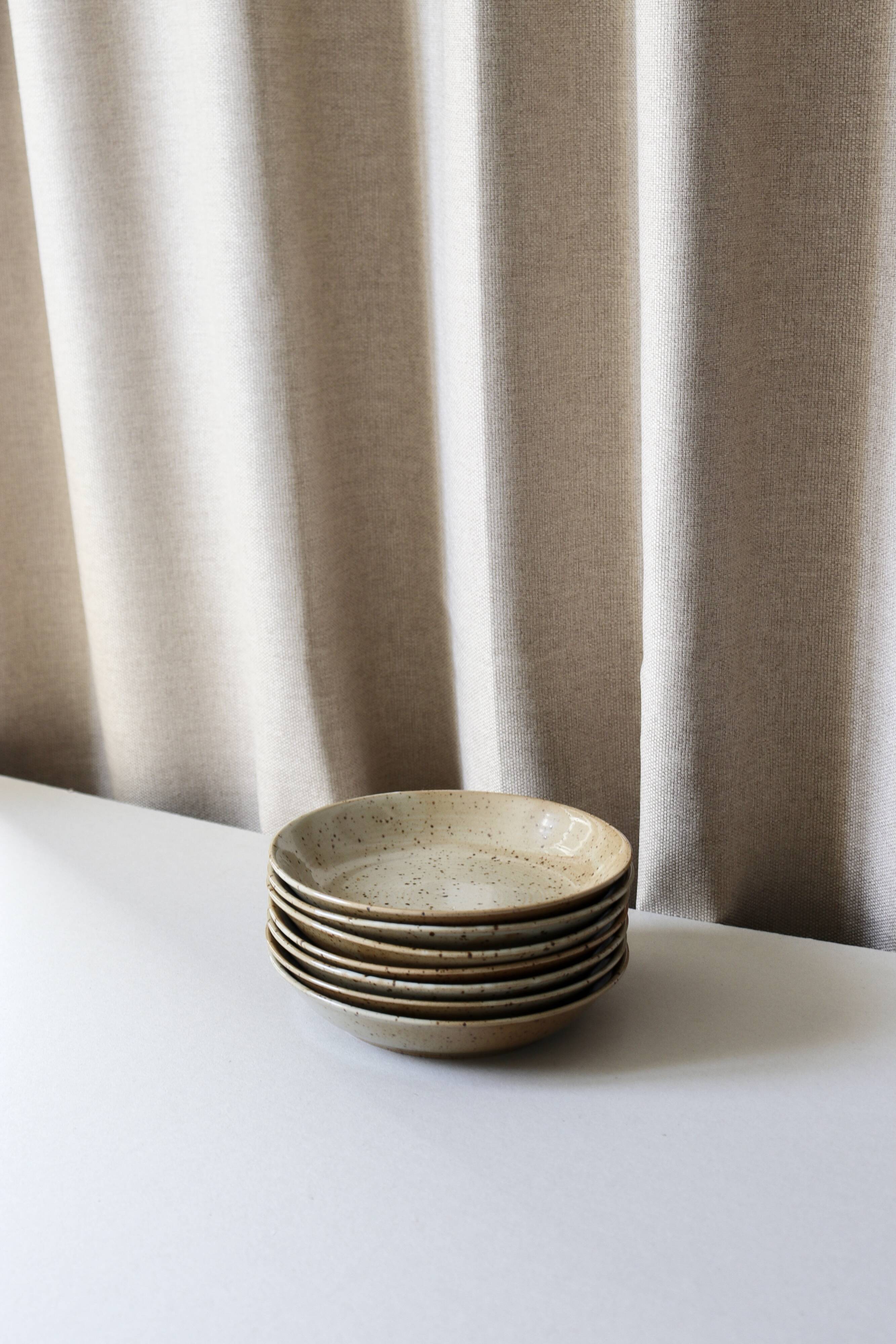 7 speckled stoneware plates