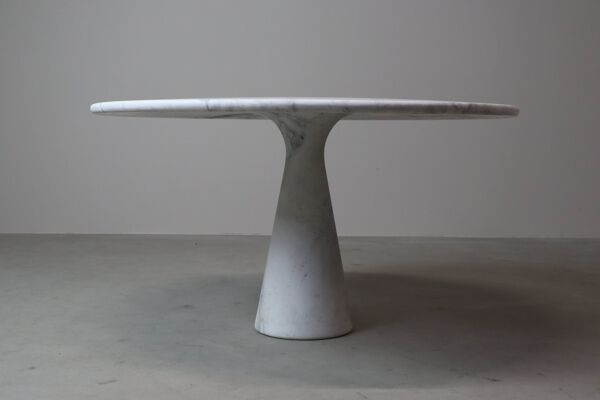 Table à manger Angelo Mangiarotti « M1 » en marbre massif de Carrare