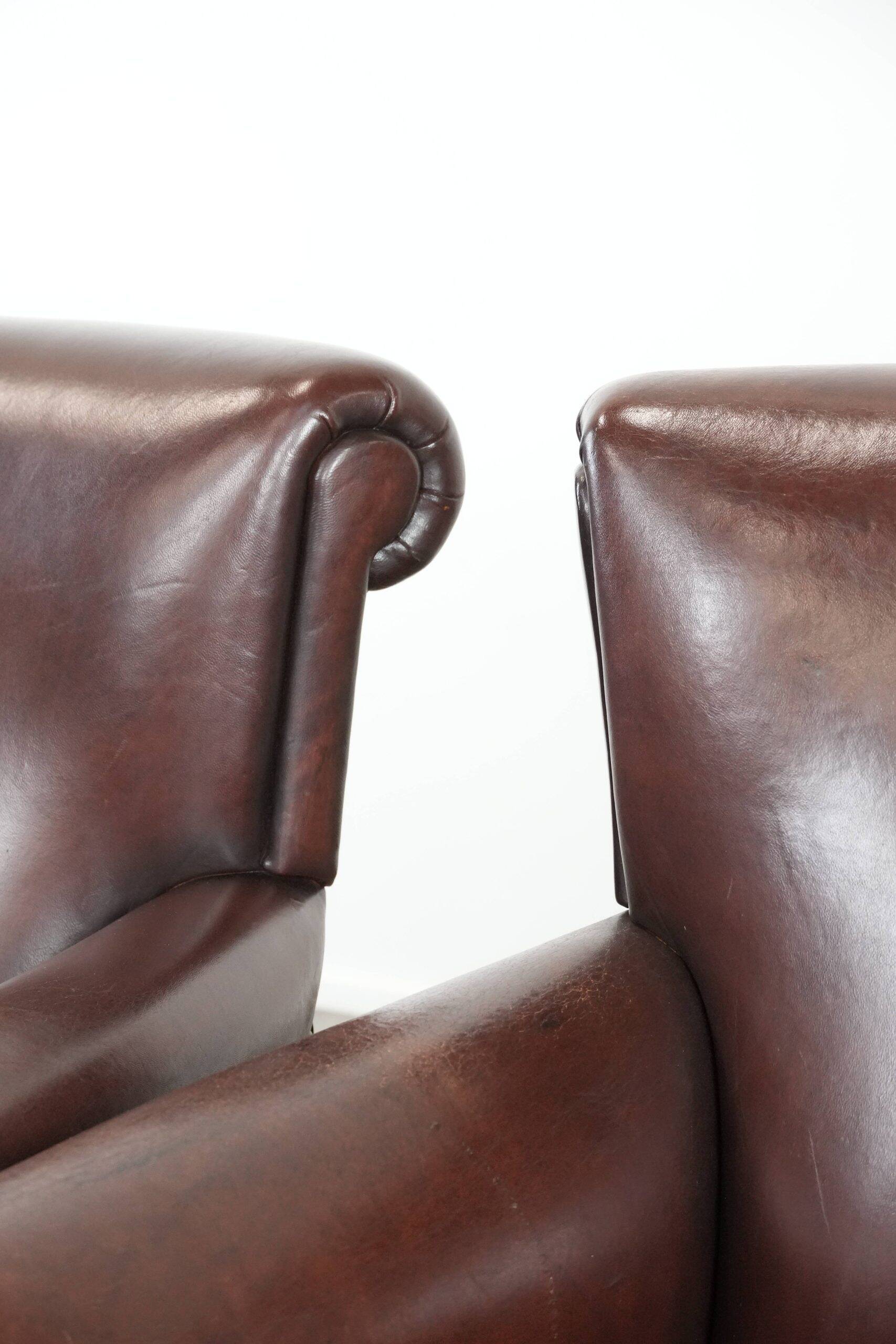 Set of 2 luxury sheepskin armchairs with a timeless look