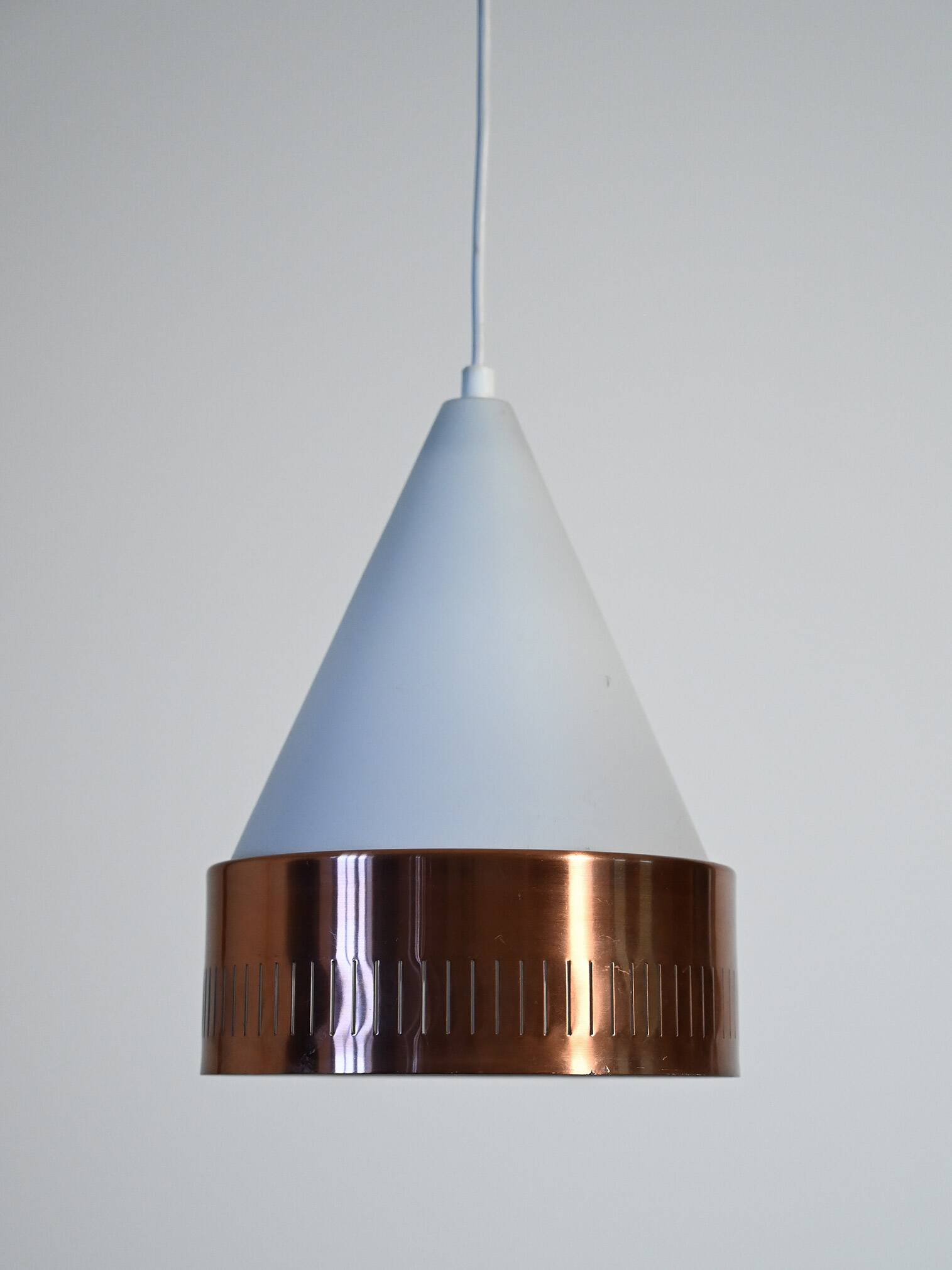 Scandinavian conic pendant lamp with copper detail
