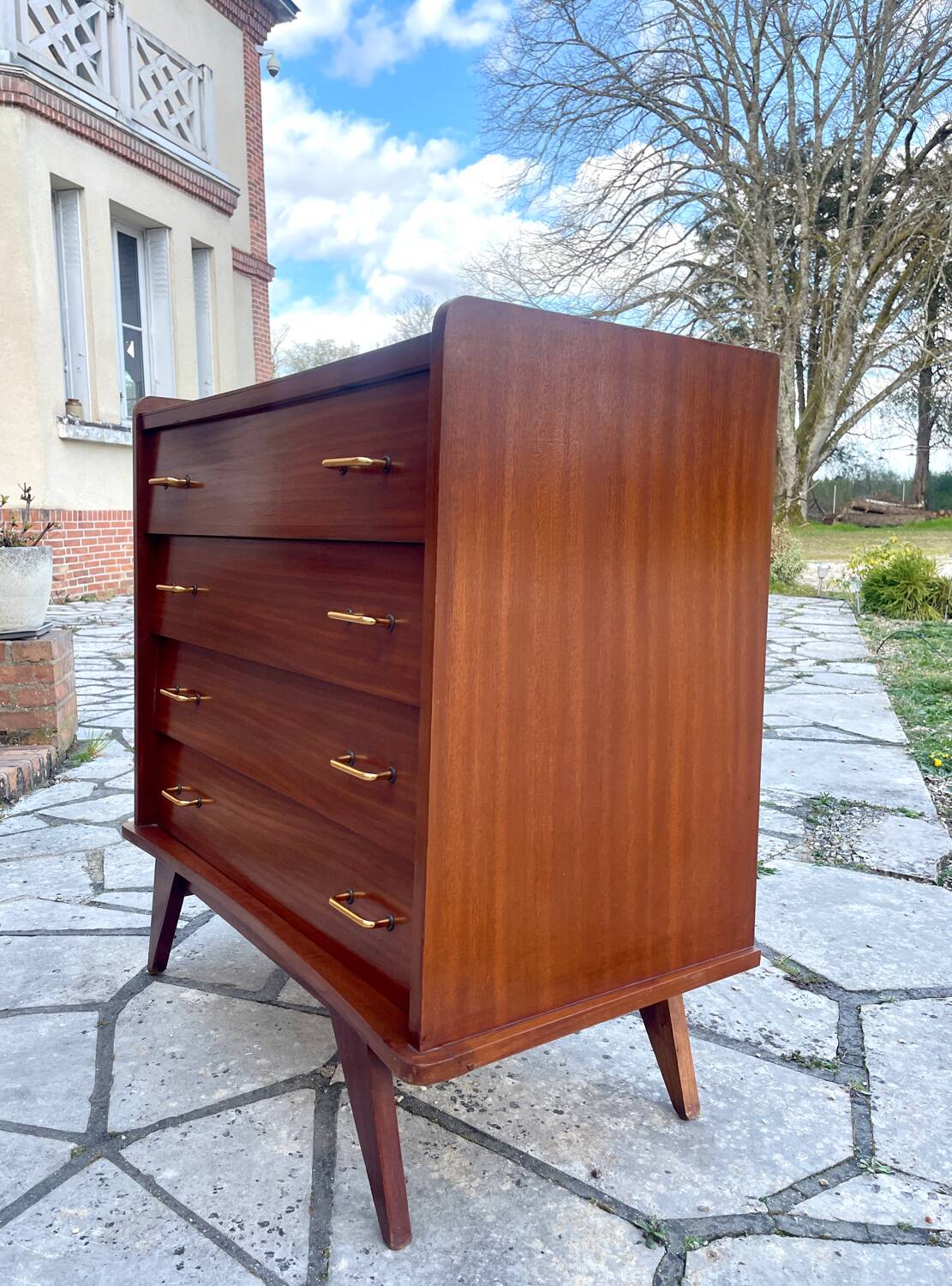 Vintage commode with tapered legs