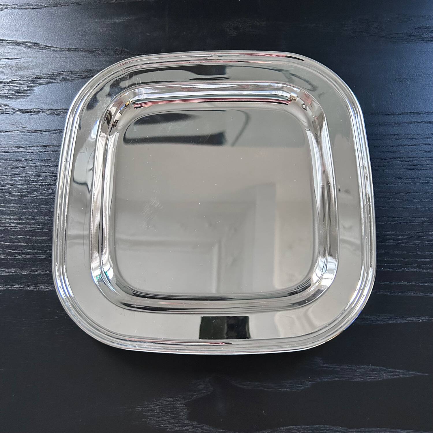 Plat en métal argenté