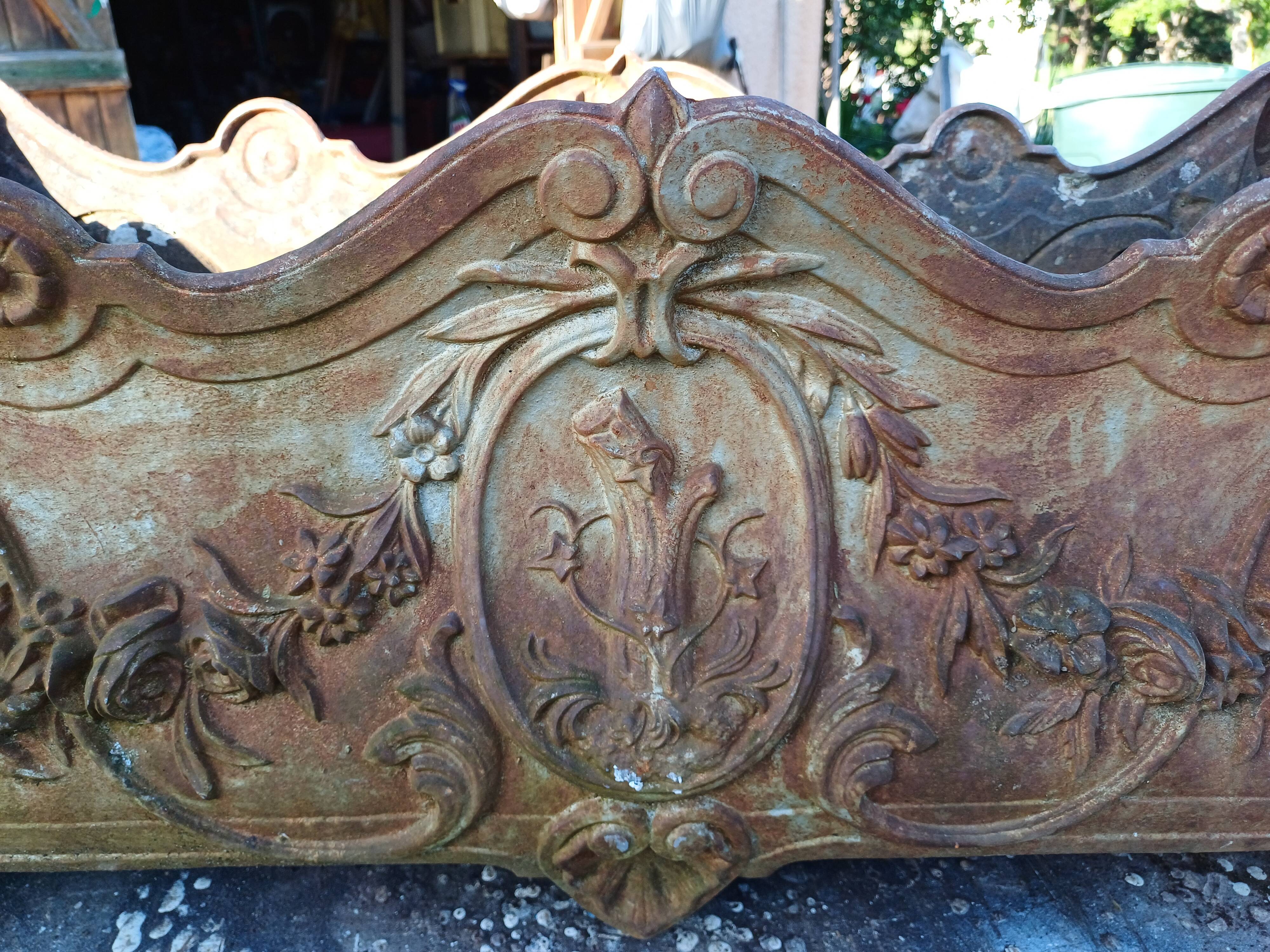 Large 1900 Cast Iron Planter in Rocaille Style: Charleville - Mézières