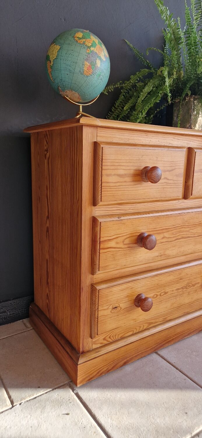 Pine chest of drawers