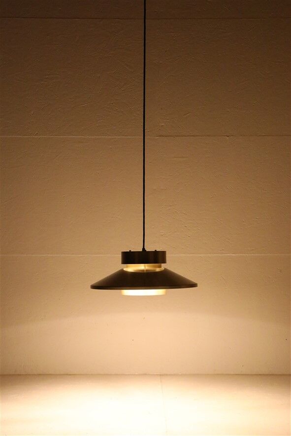 Lyskær Belysning “U.F.O” pendant lamp / Space Age / Danish modern design / gold / brass / aluminium / 1970s