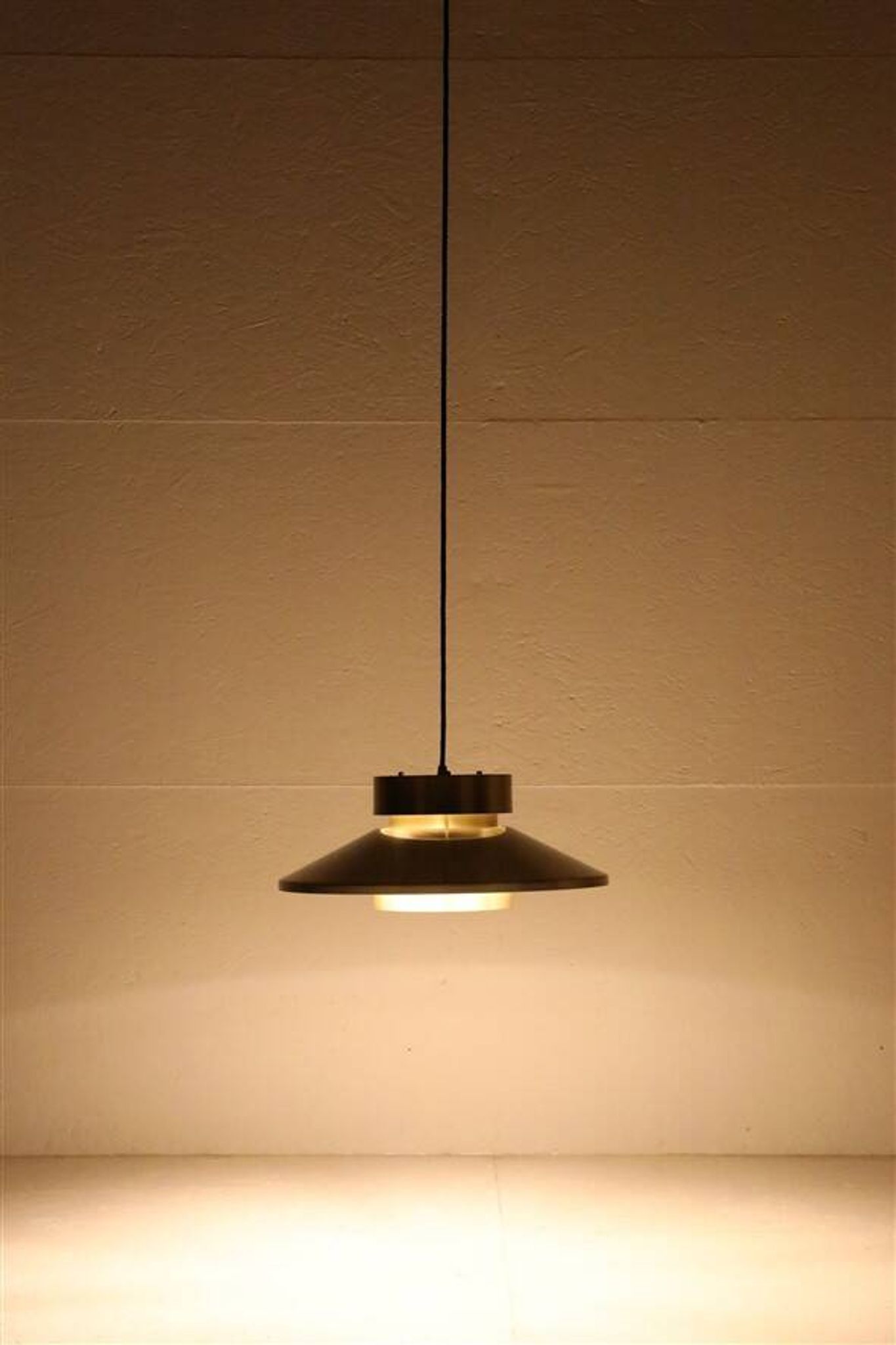 Lyskær Belysning “U.F.O” pendant lamp / Space Age / Danish modern design / gold / brass / aluminium / 1970s