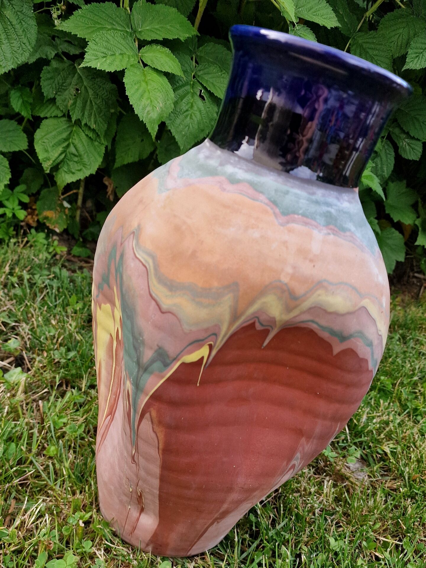 Large ceramic vase, mixed earths - signed - quadrilobed