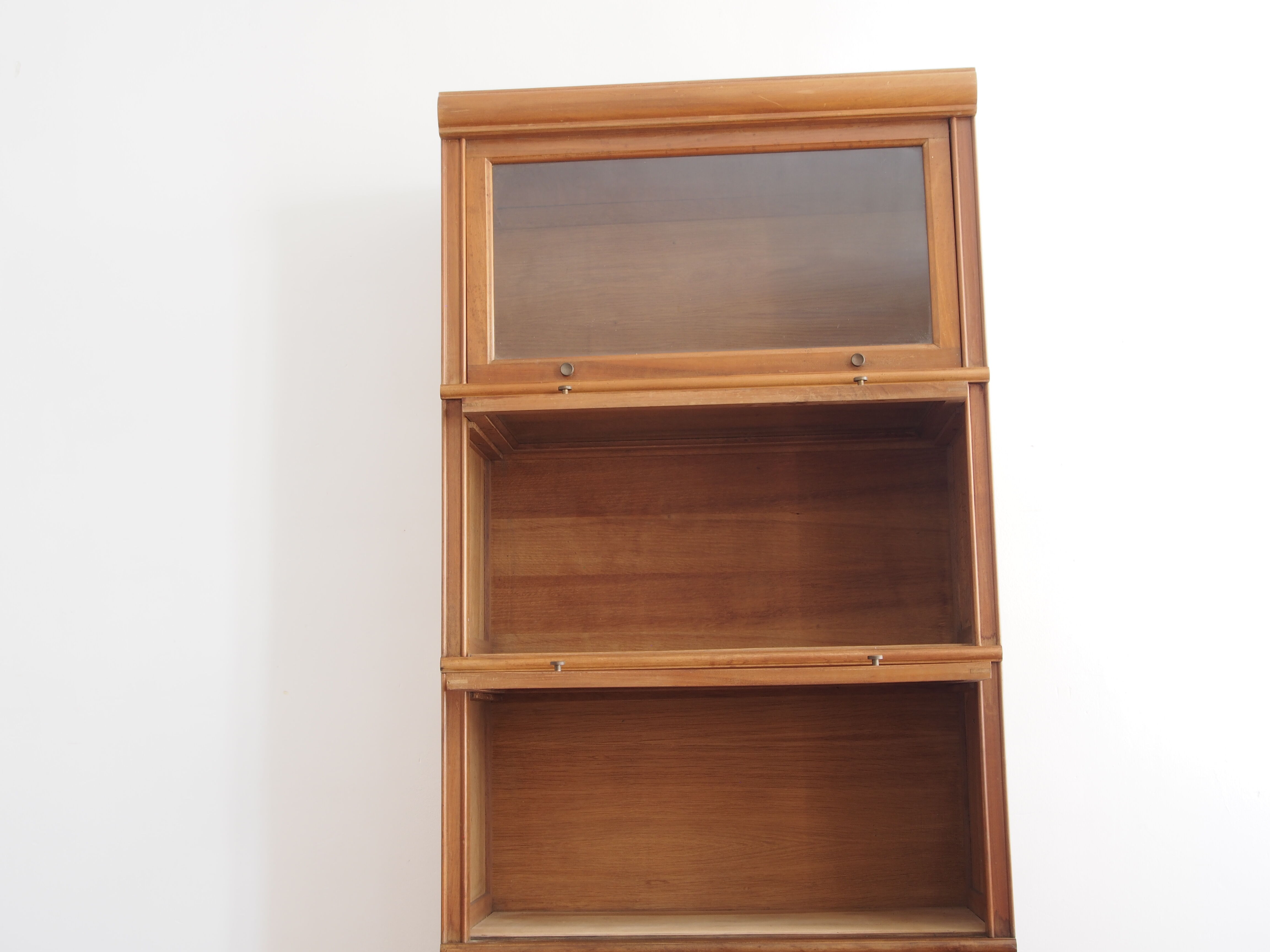 MD showcase furniture