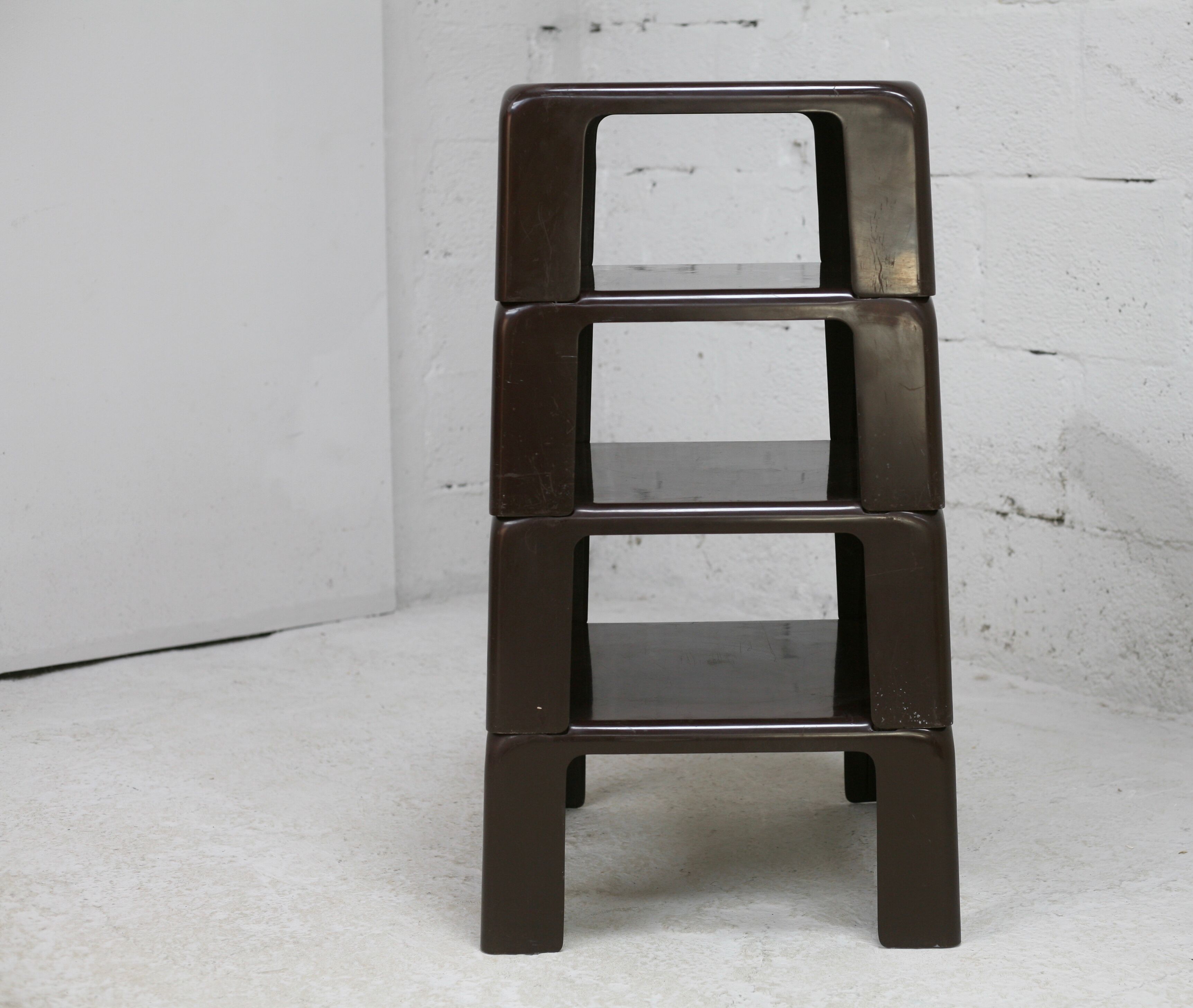Suite de 4 tables basses gigognes "Gatti", Mario Bellini éditée par C&B Italia, circa 1970.