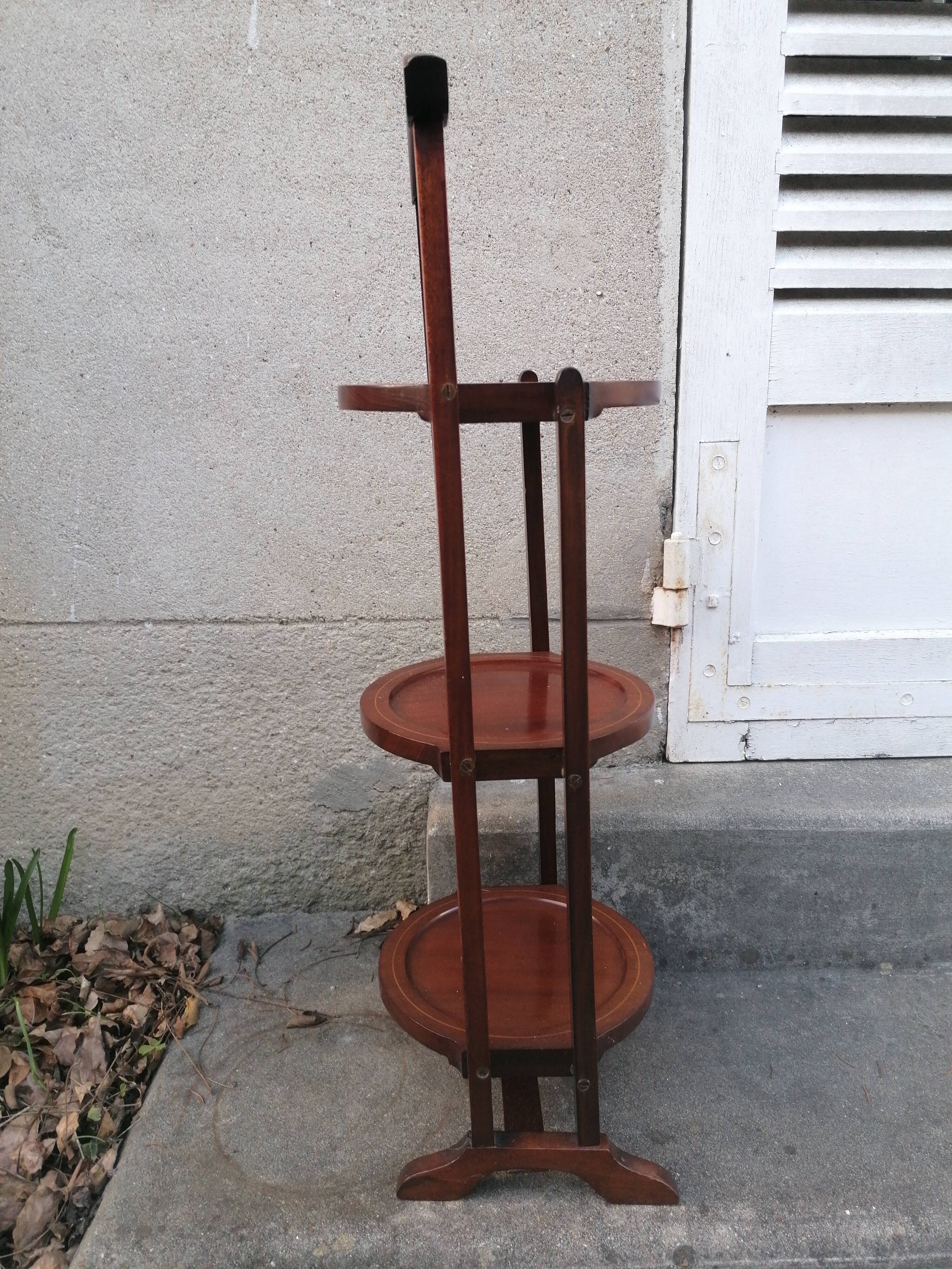 silent servant in mahogany