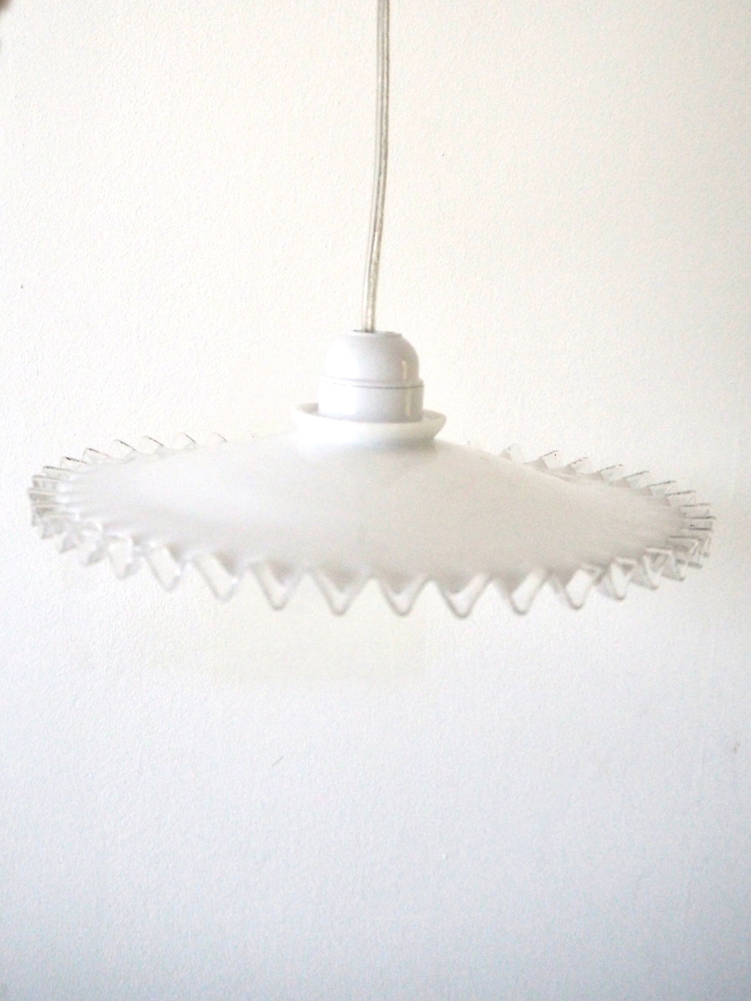 Opaline flower suspension