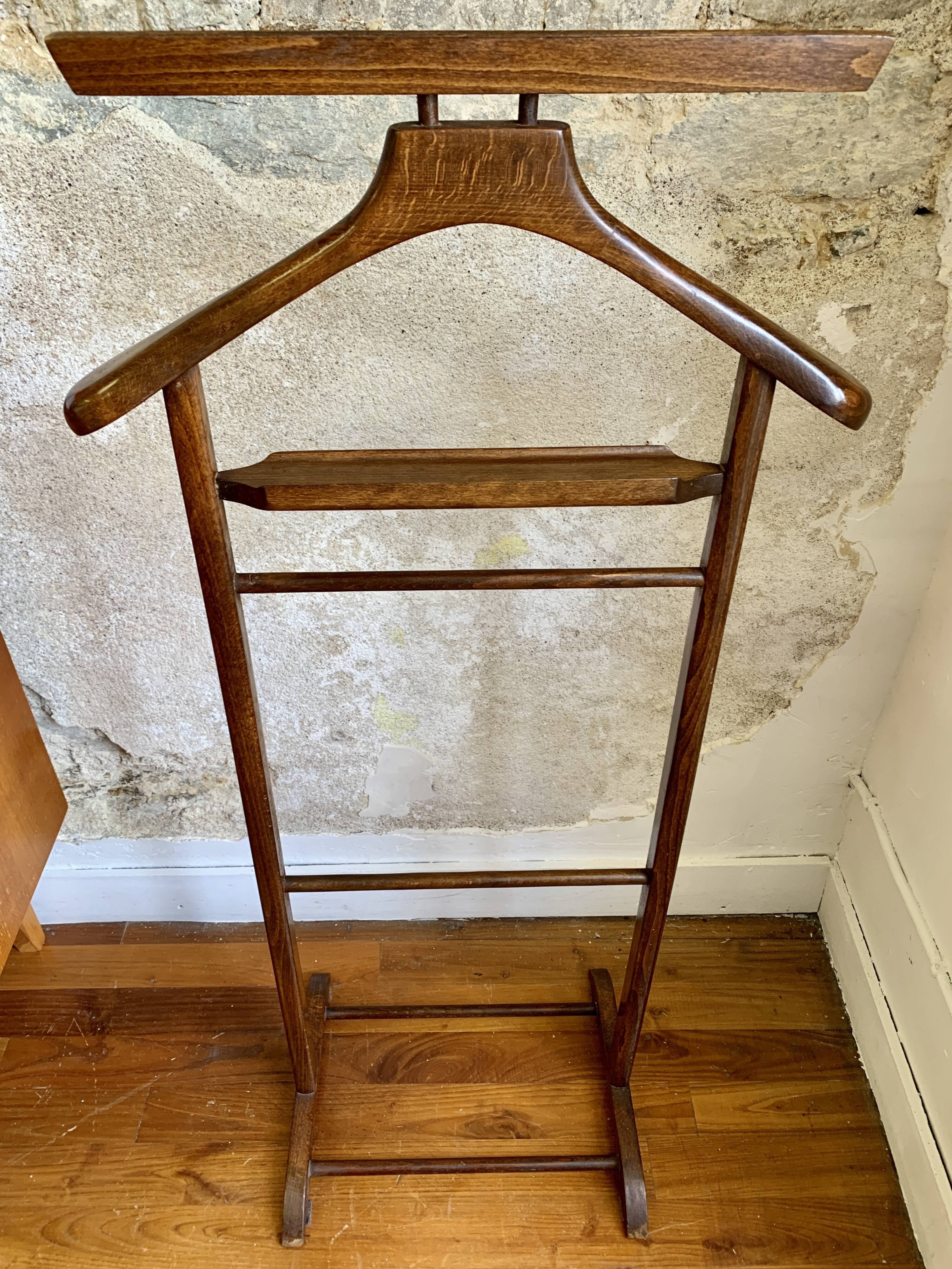 Wooden valet