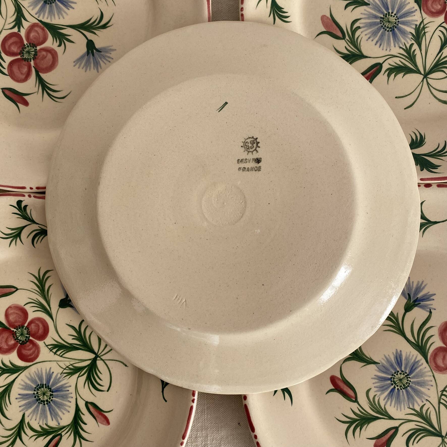 Dessert plates in faience from Desvres, hand-decorated.