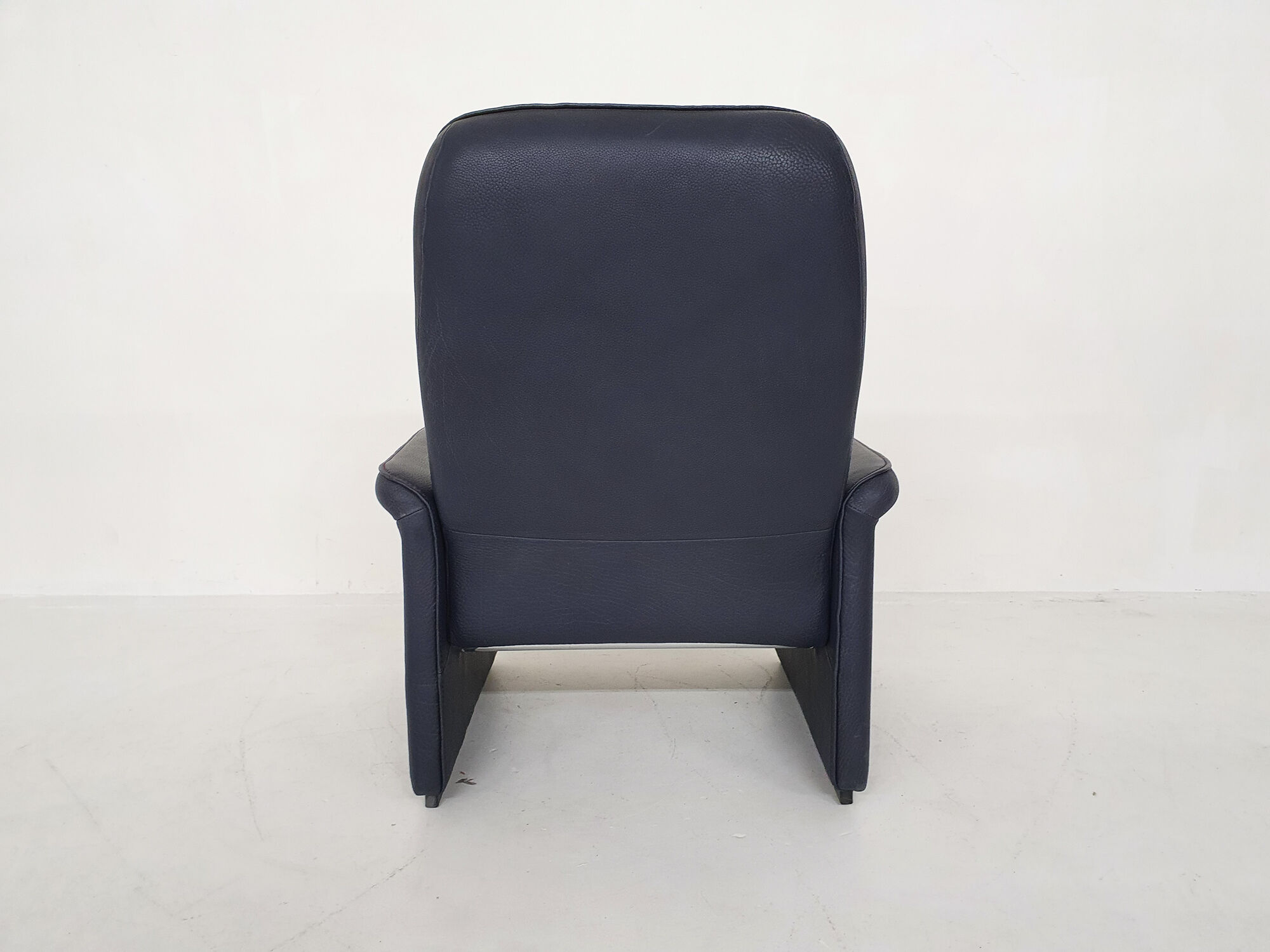 De Sede DS50 dark blue leather lounge chair, Switserland 1980's