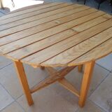 Table and 2 folding garden chairs in natural wood