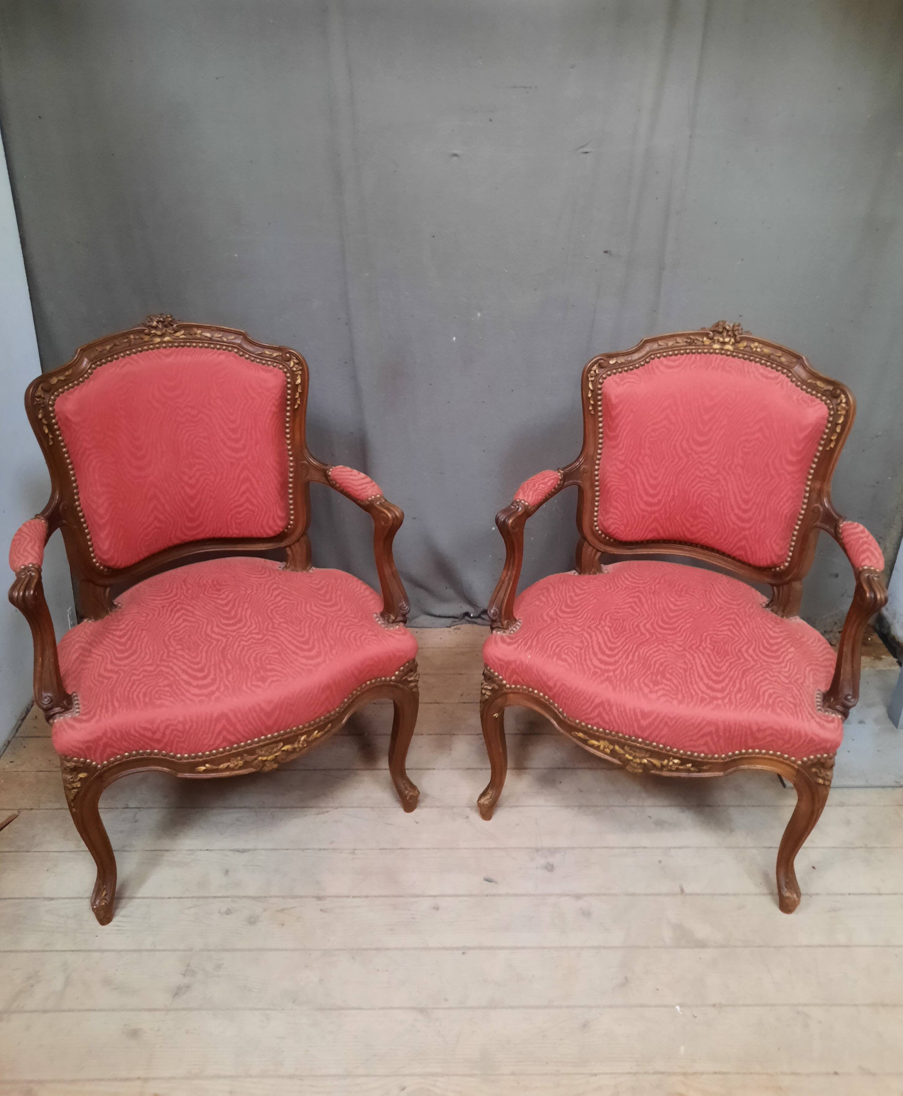 Paire de fauteuils style Louis XV