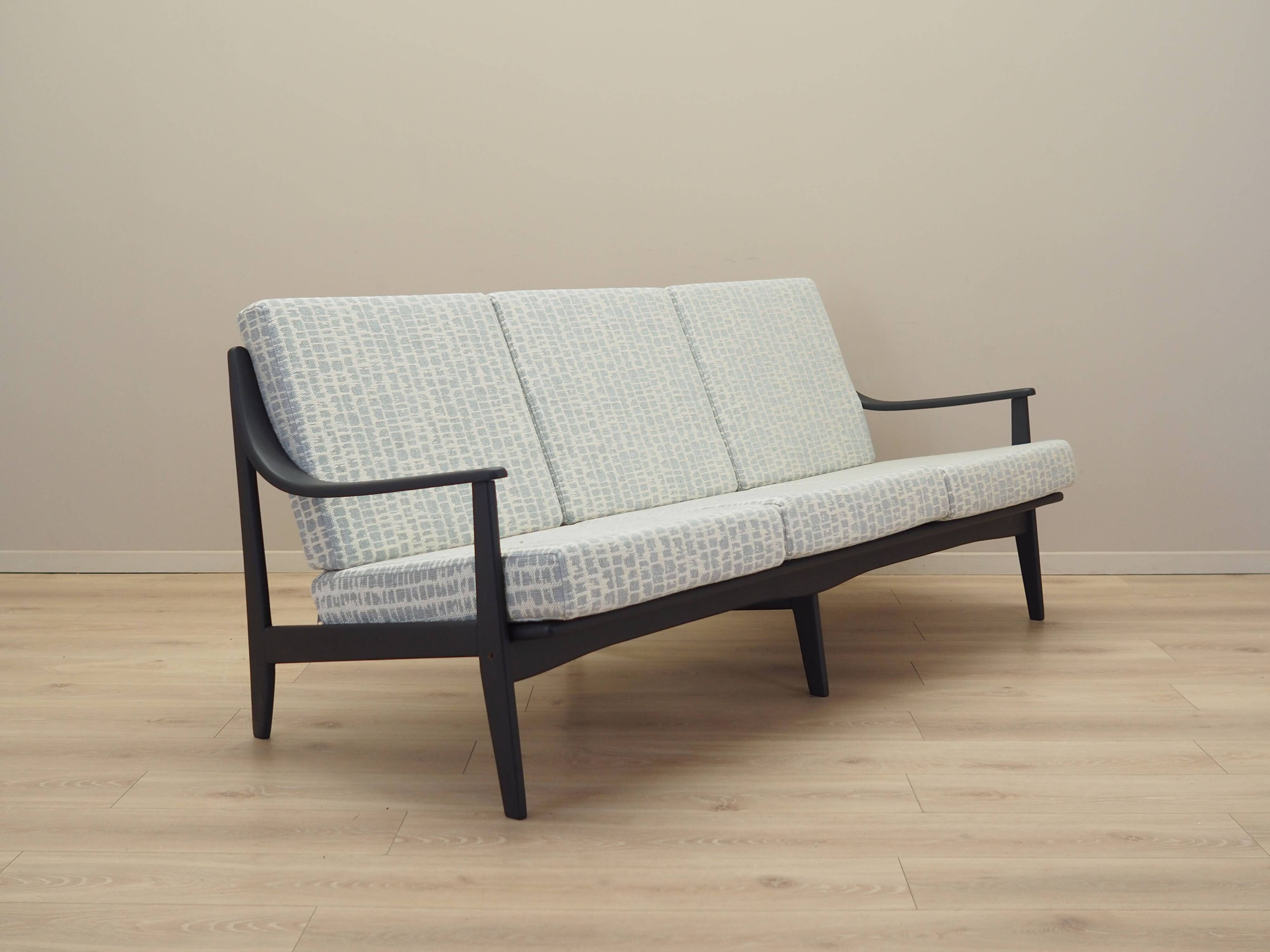 Canapé trois places, design danois, années 1960, production : Danemark