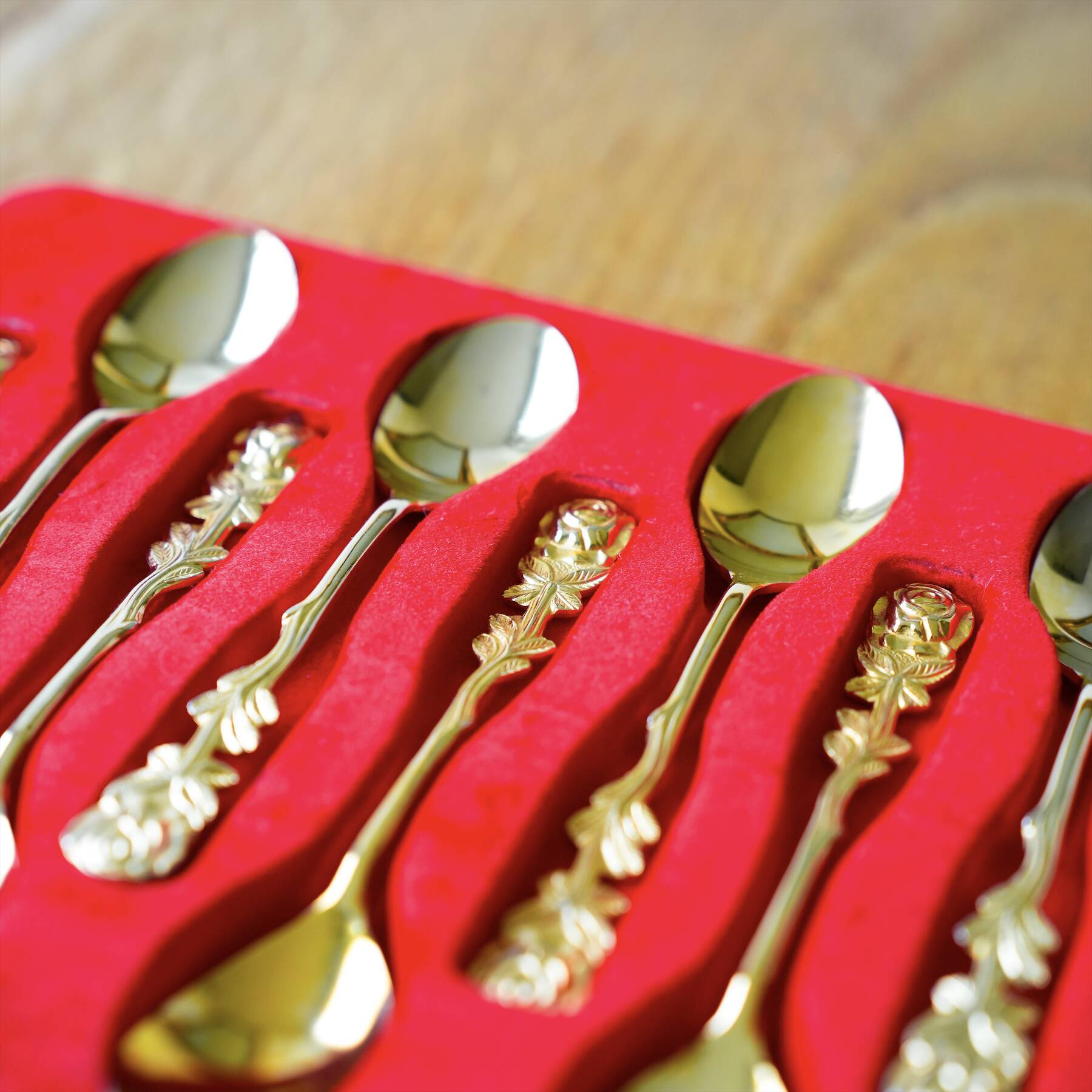 Set of 24-karat gold-plated dessert cutlery