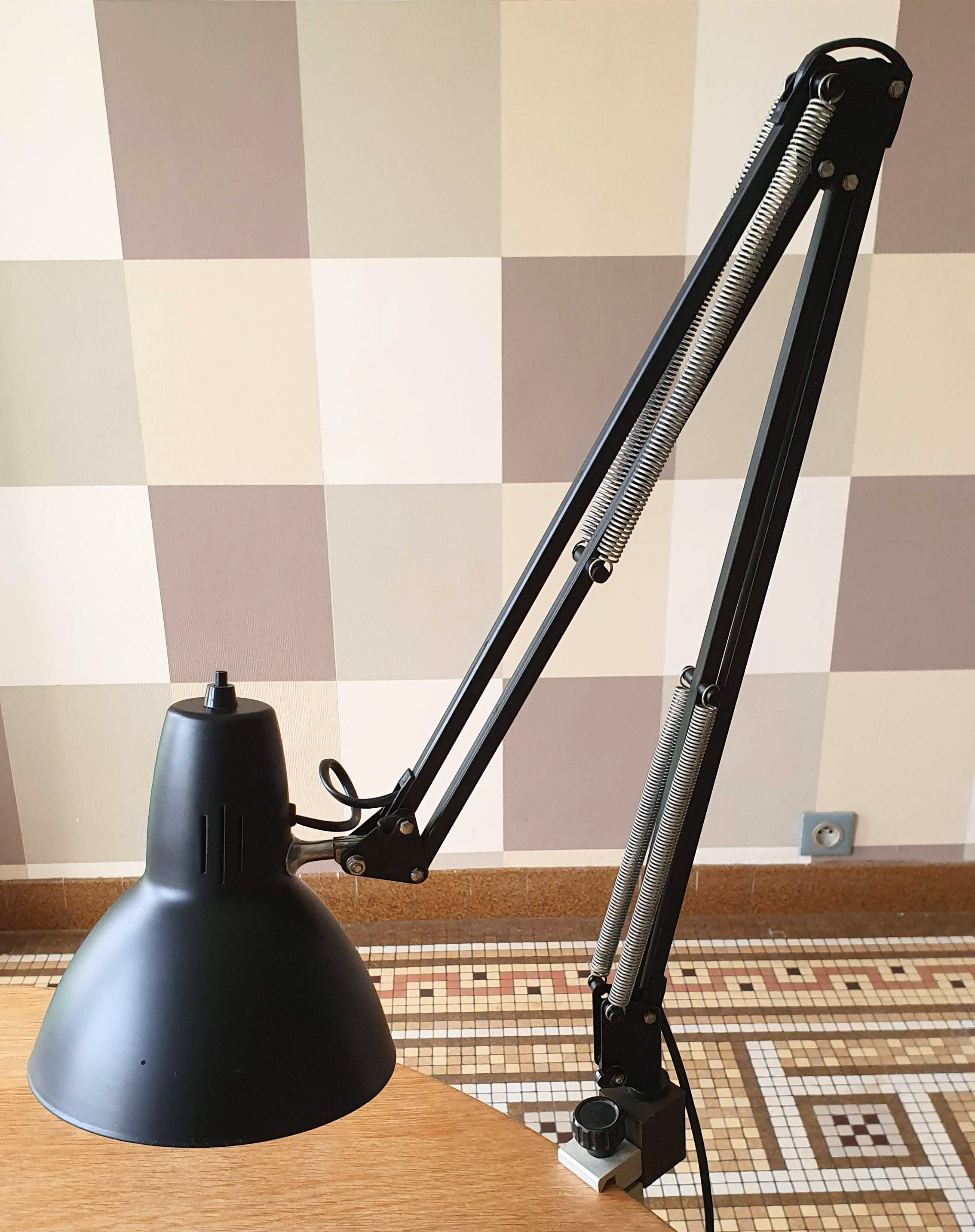 Twist 70s desk lamp