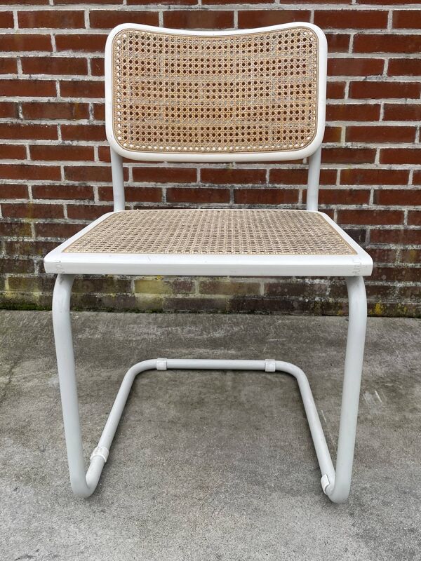Suite de 4 chaises modèle Cesca b32 en blanc par Marcel Breuer