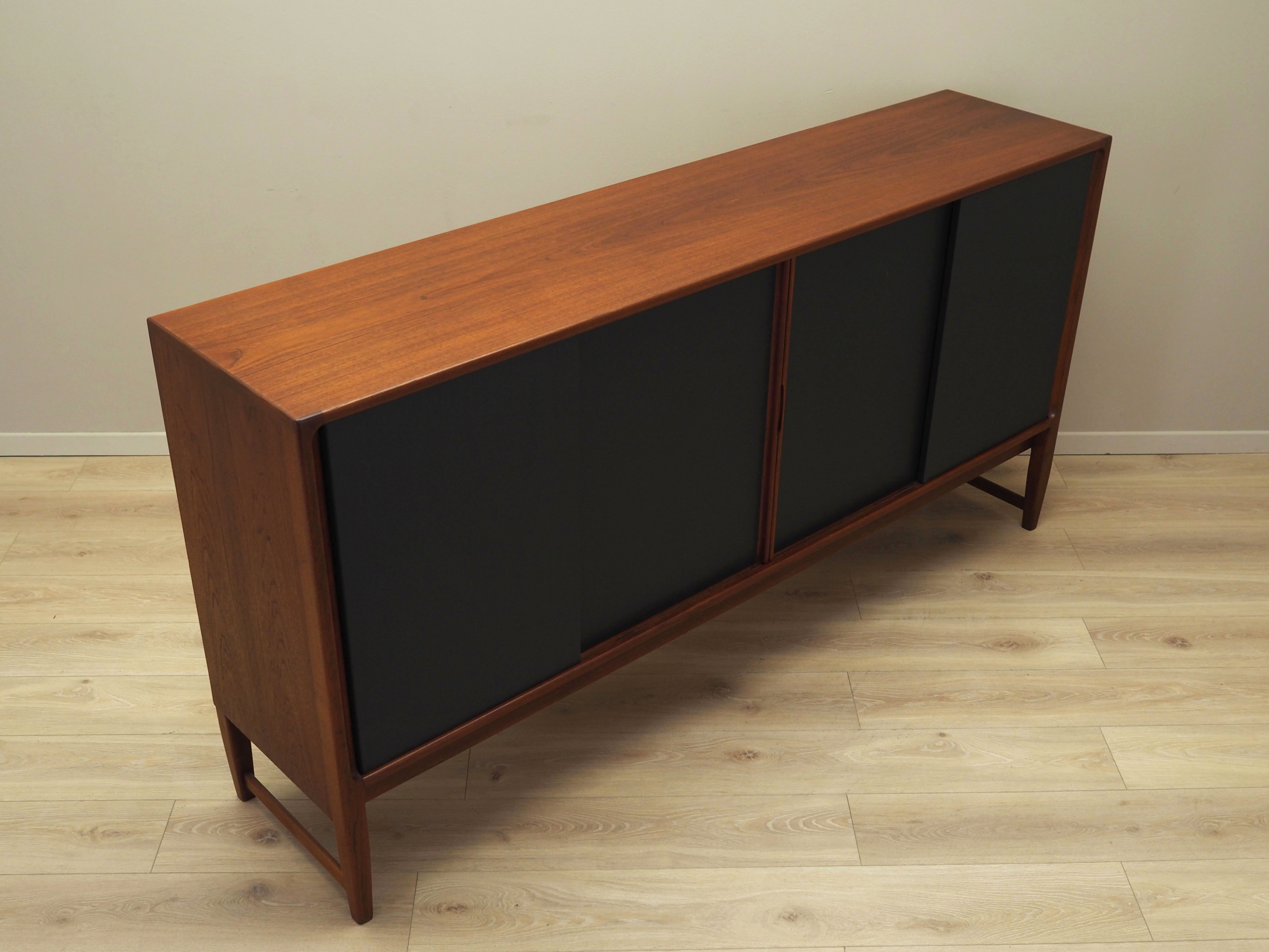 Enfilade en teck, design danois, années 1970, production: danemark