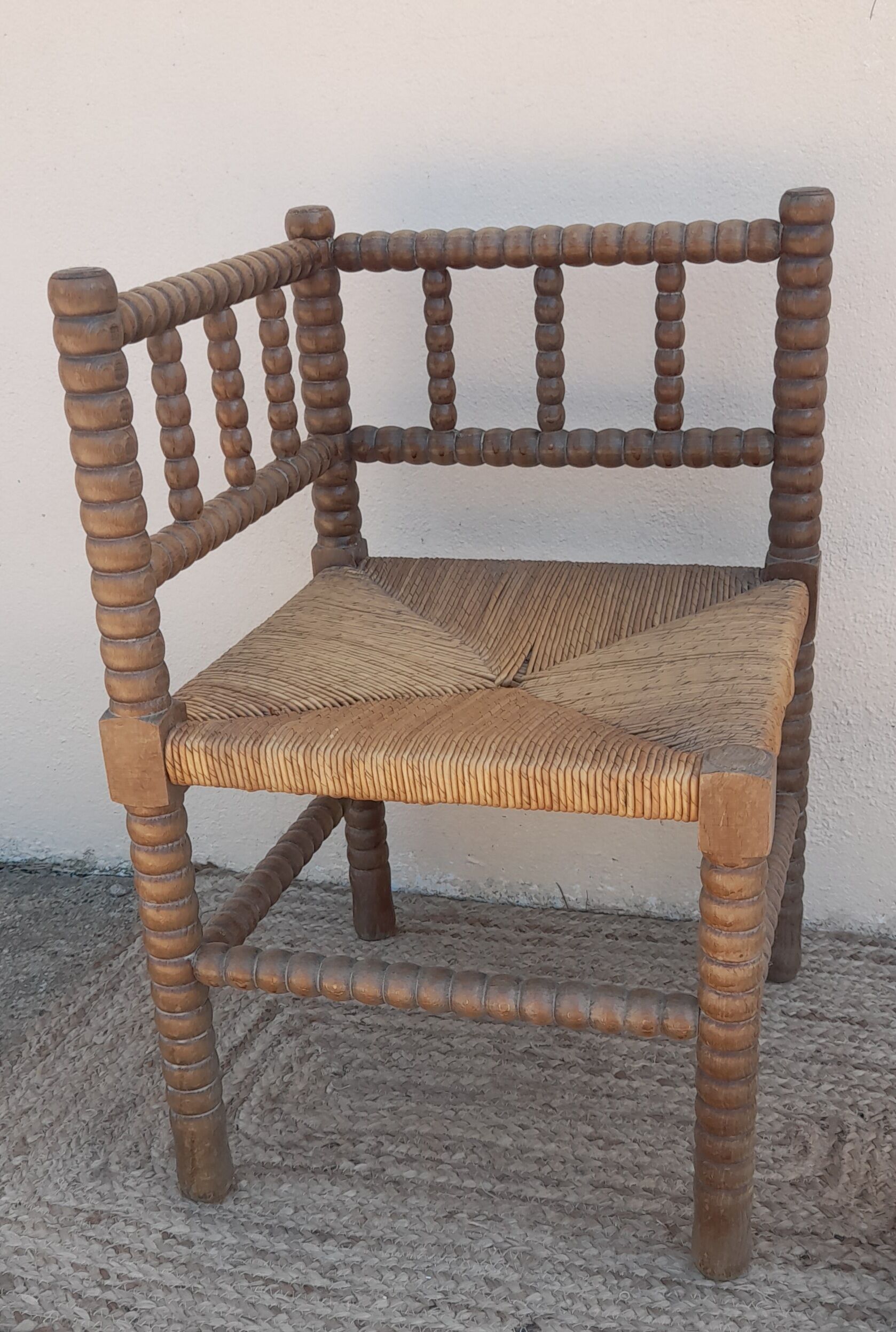 Corner chair/stool in turned and mulched wood, early XXth