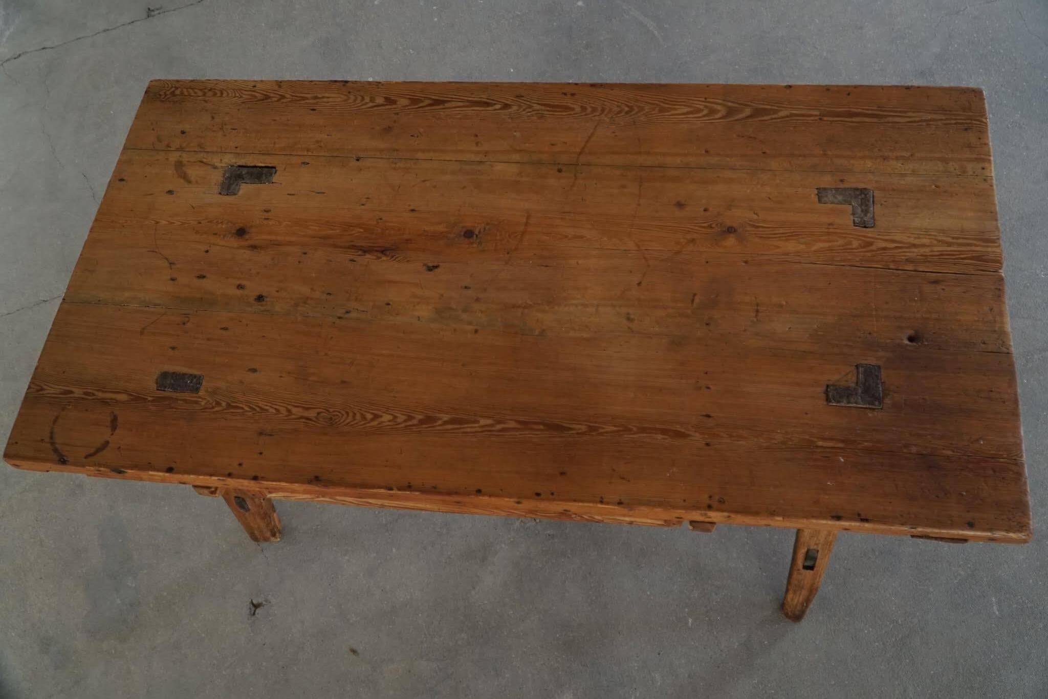 Dining table / desk in primitive French pine from the 18th century with a drawer.