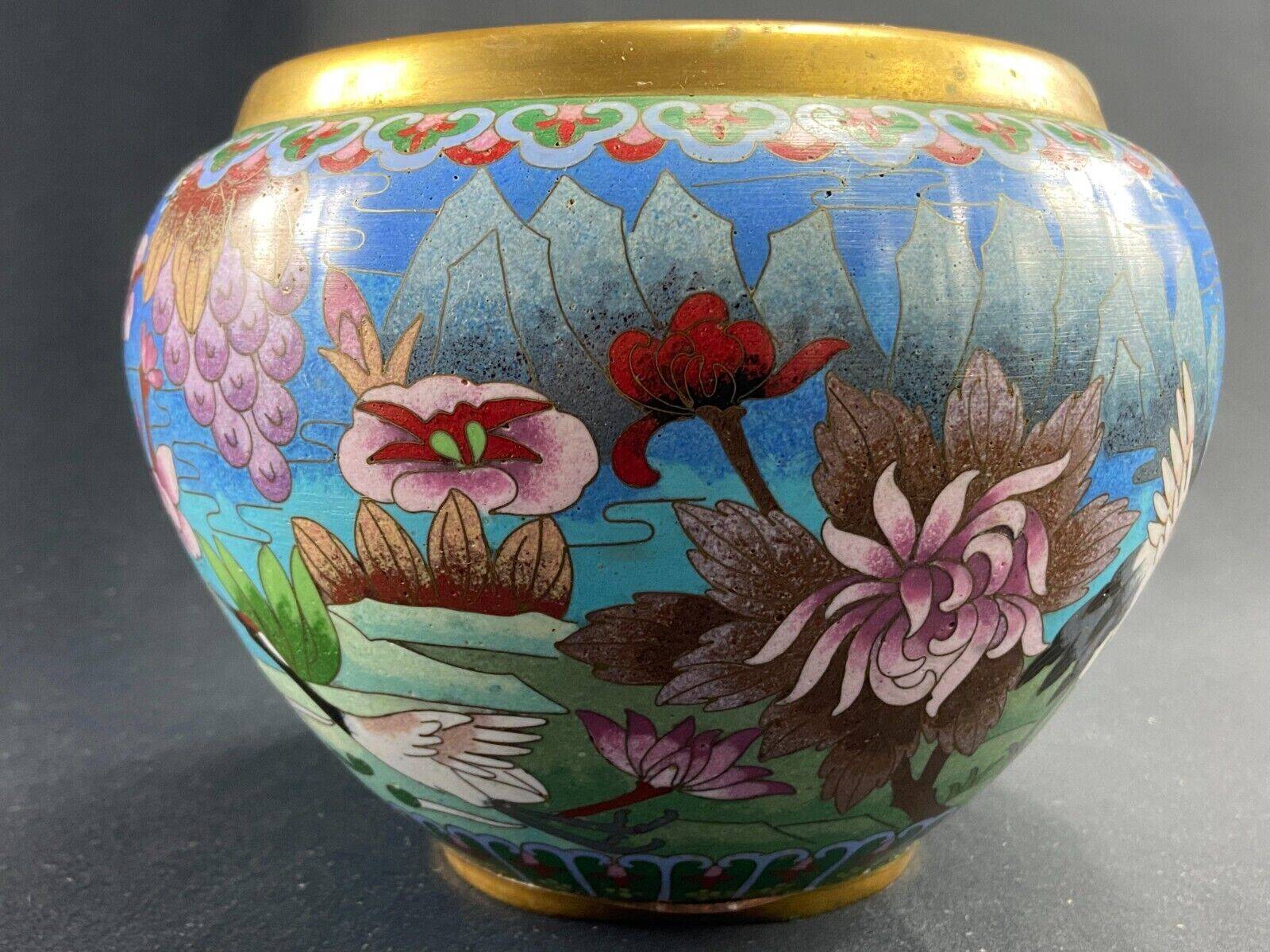 Cloisonné enamel pot cover with floral decoration with heron China Japan