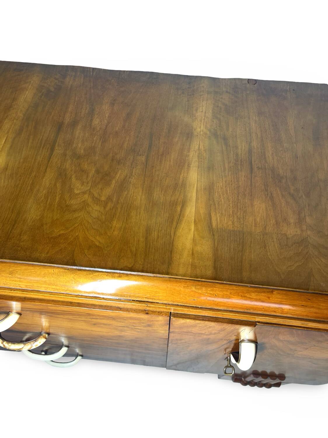 Buffet en noyer Art déco italien, de grande qualité.