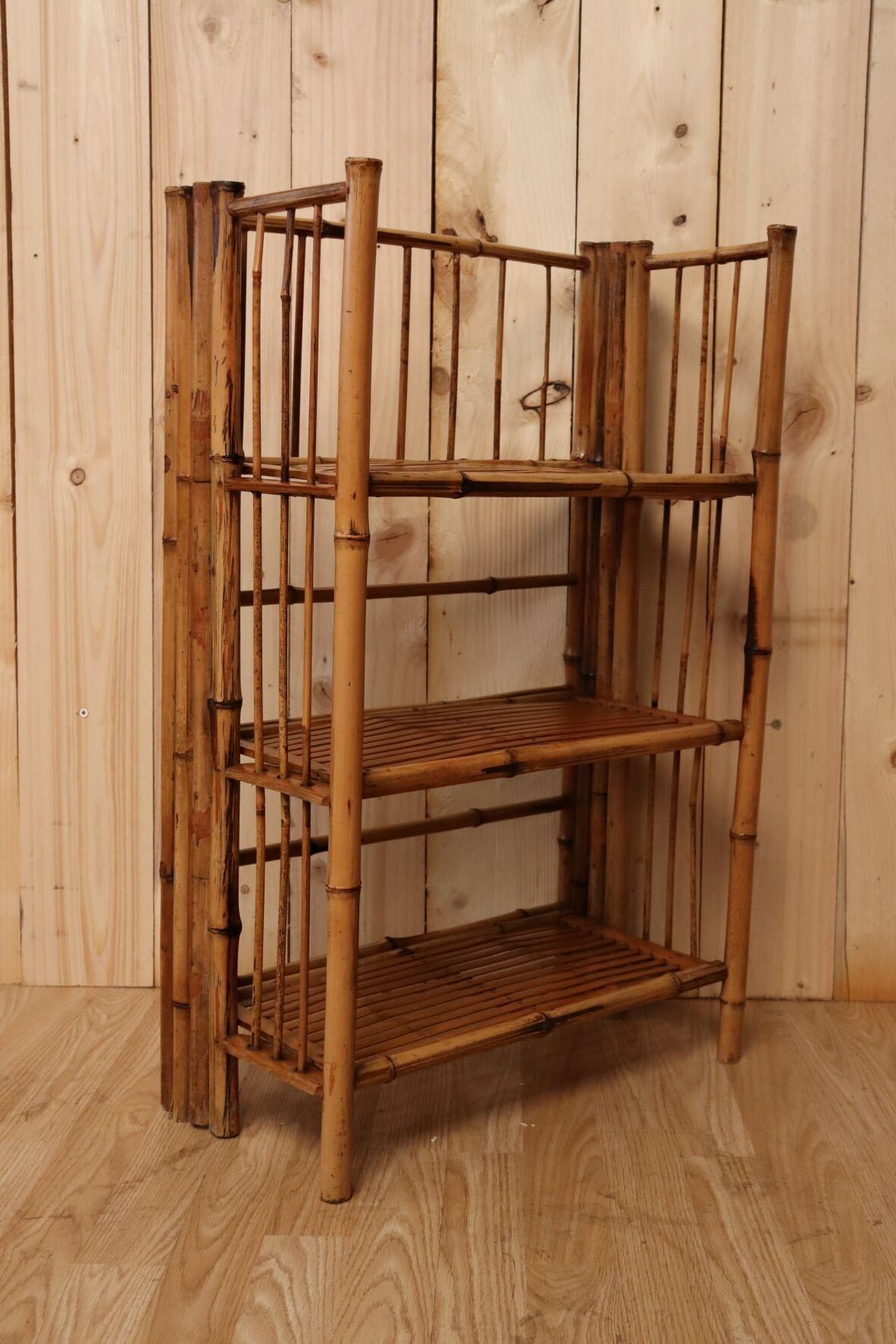 Foldable bamboo shelf