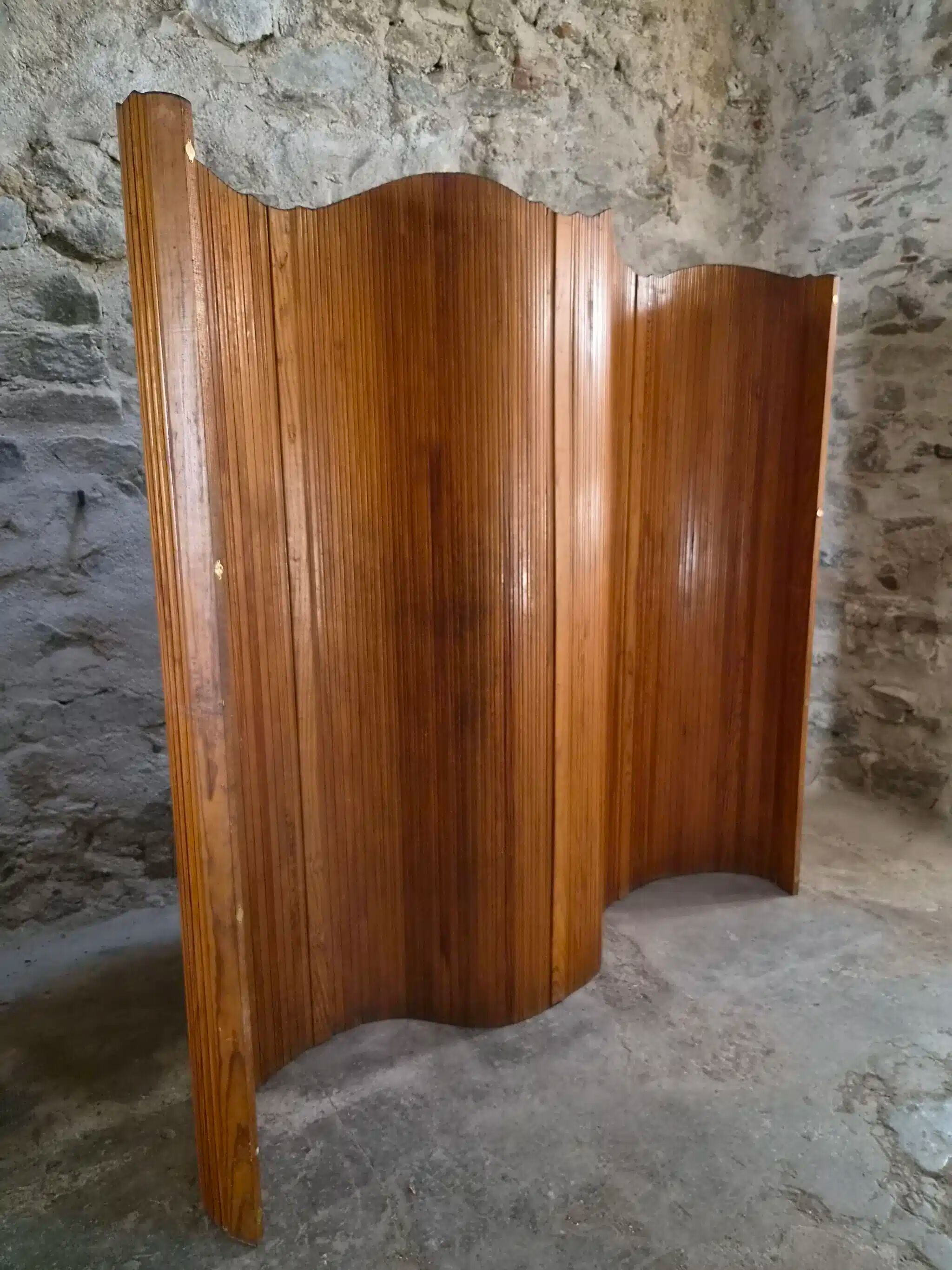 Large French folding screen in pine, room divider, 1950s, attributed to Baumann.