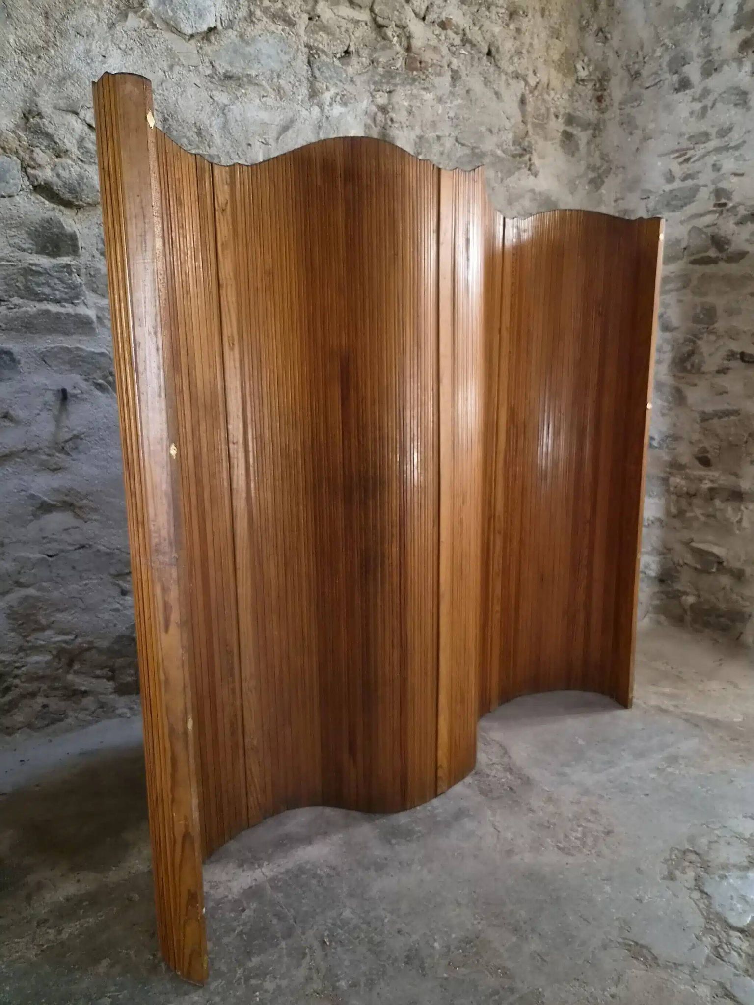 Large French folding screen in pine, room divider, 1950s, attributed to Baumann.