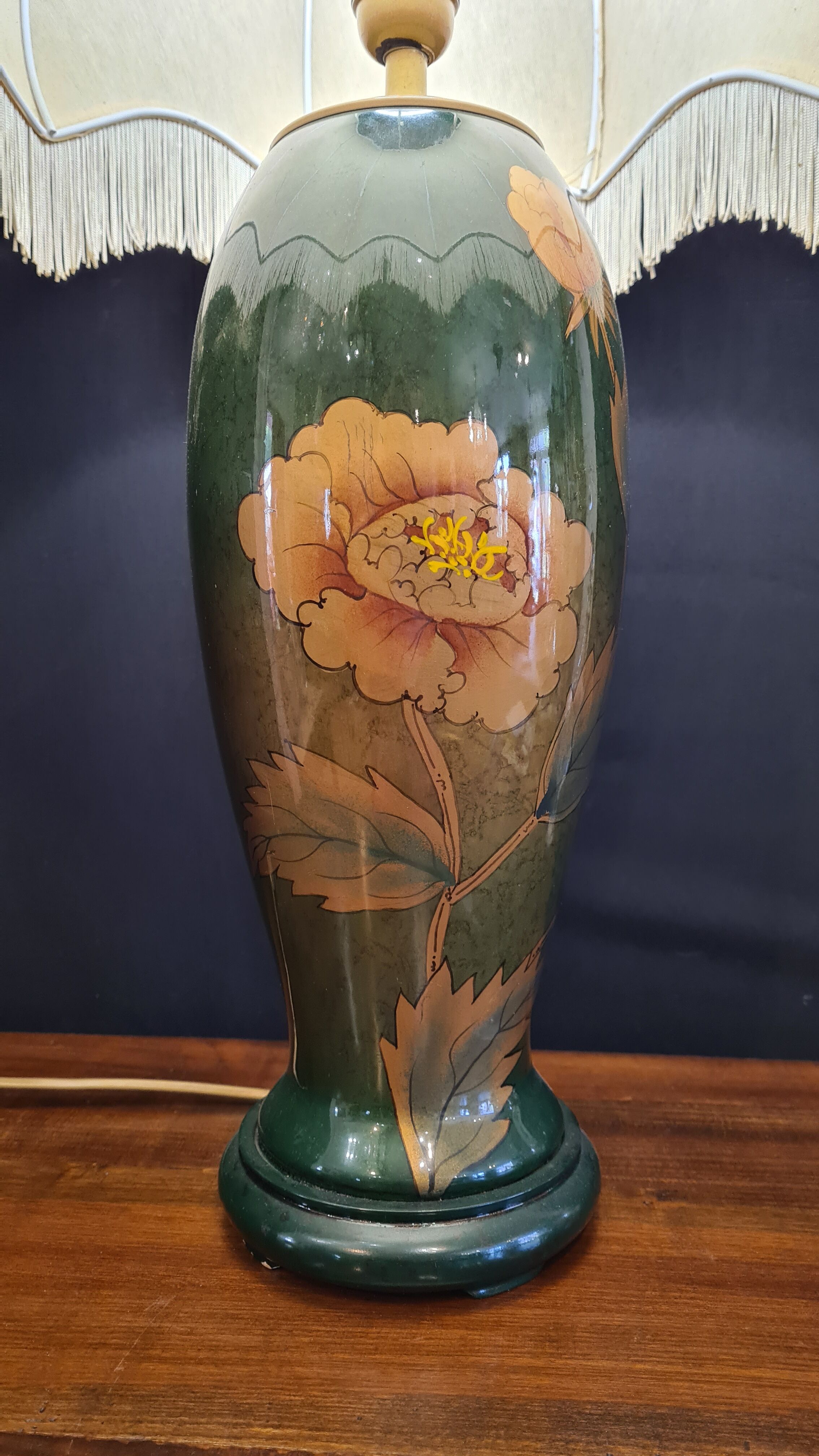 Green flowered lamp