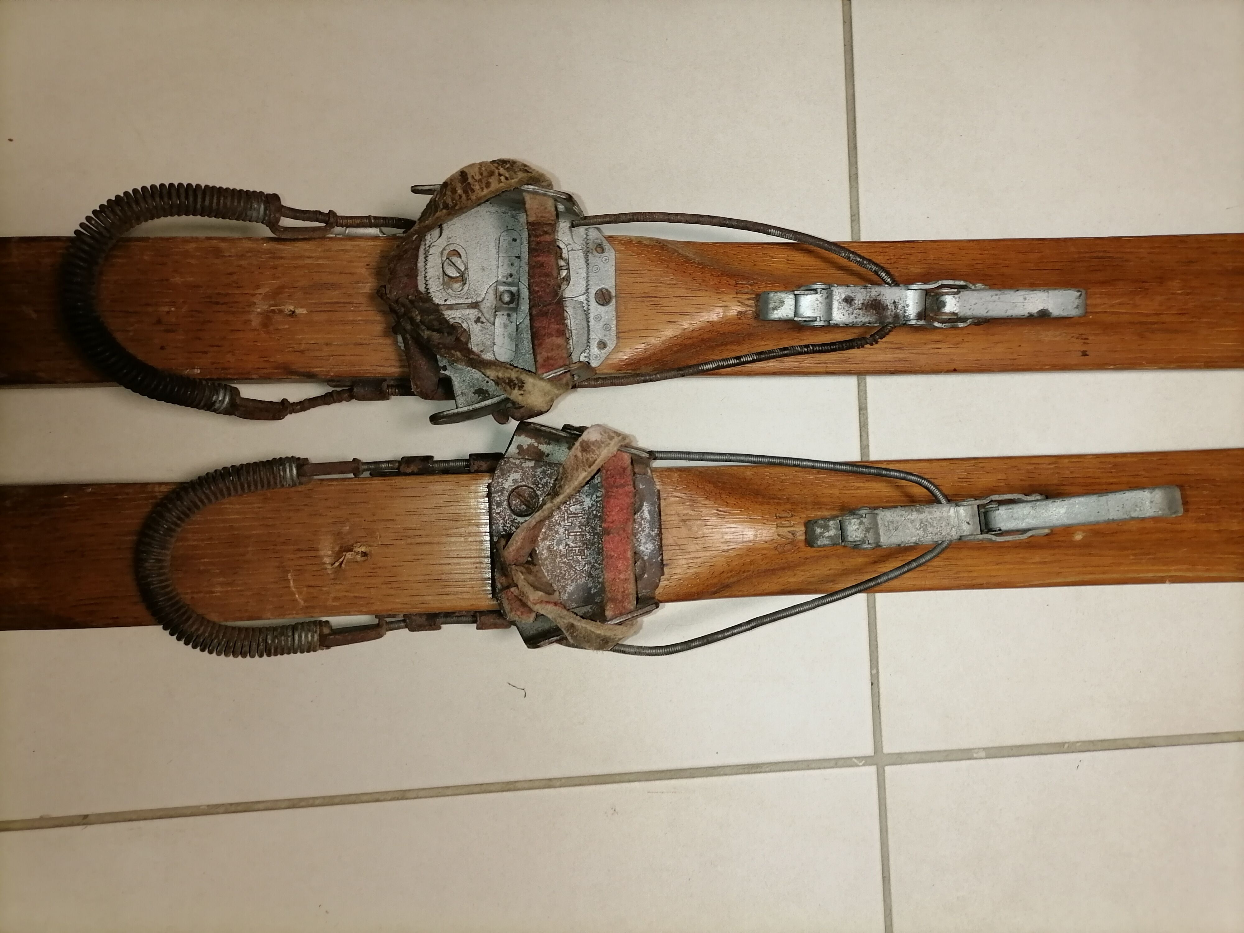 Pair of skis Chambéry Excella