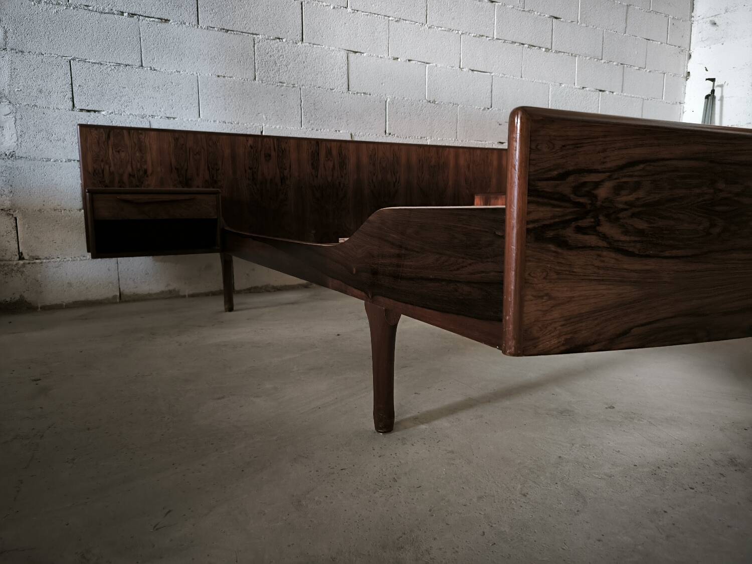 Lit scandinave en palissandre vintage