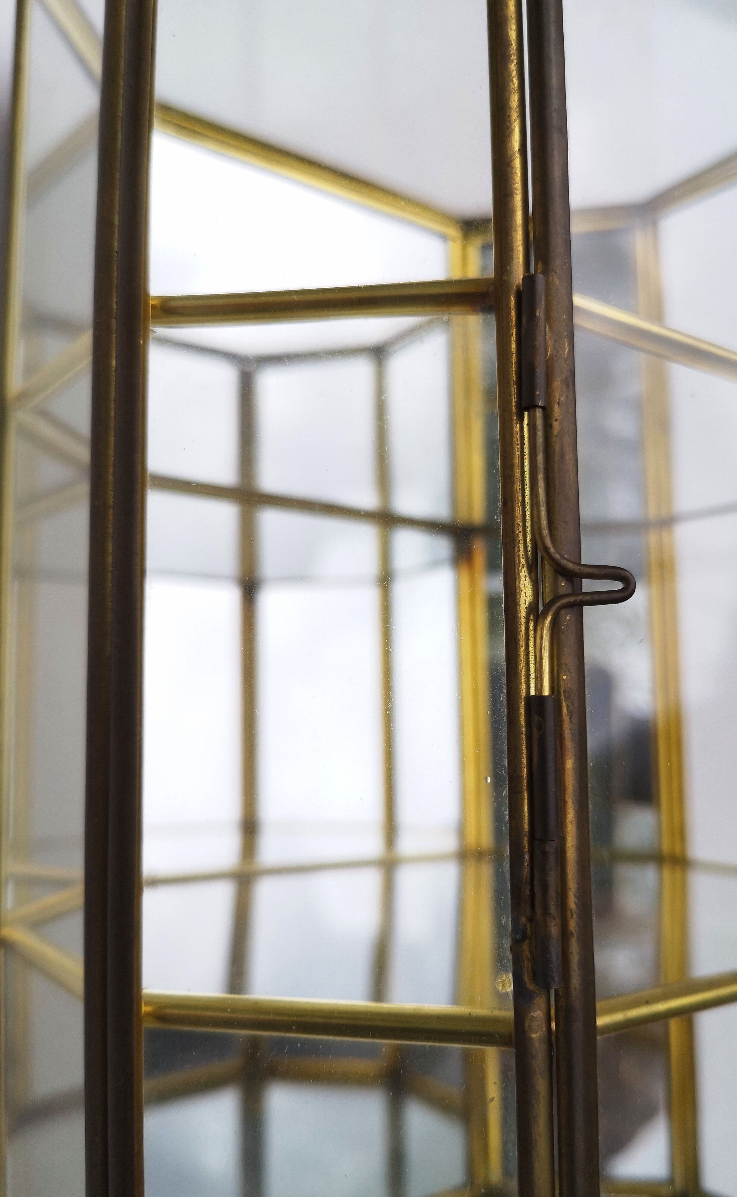 Vintage showcase in brass, glass and mirrors