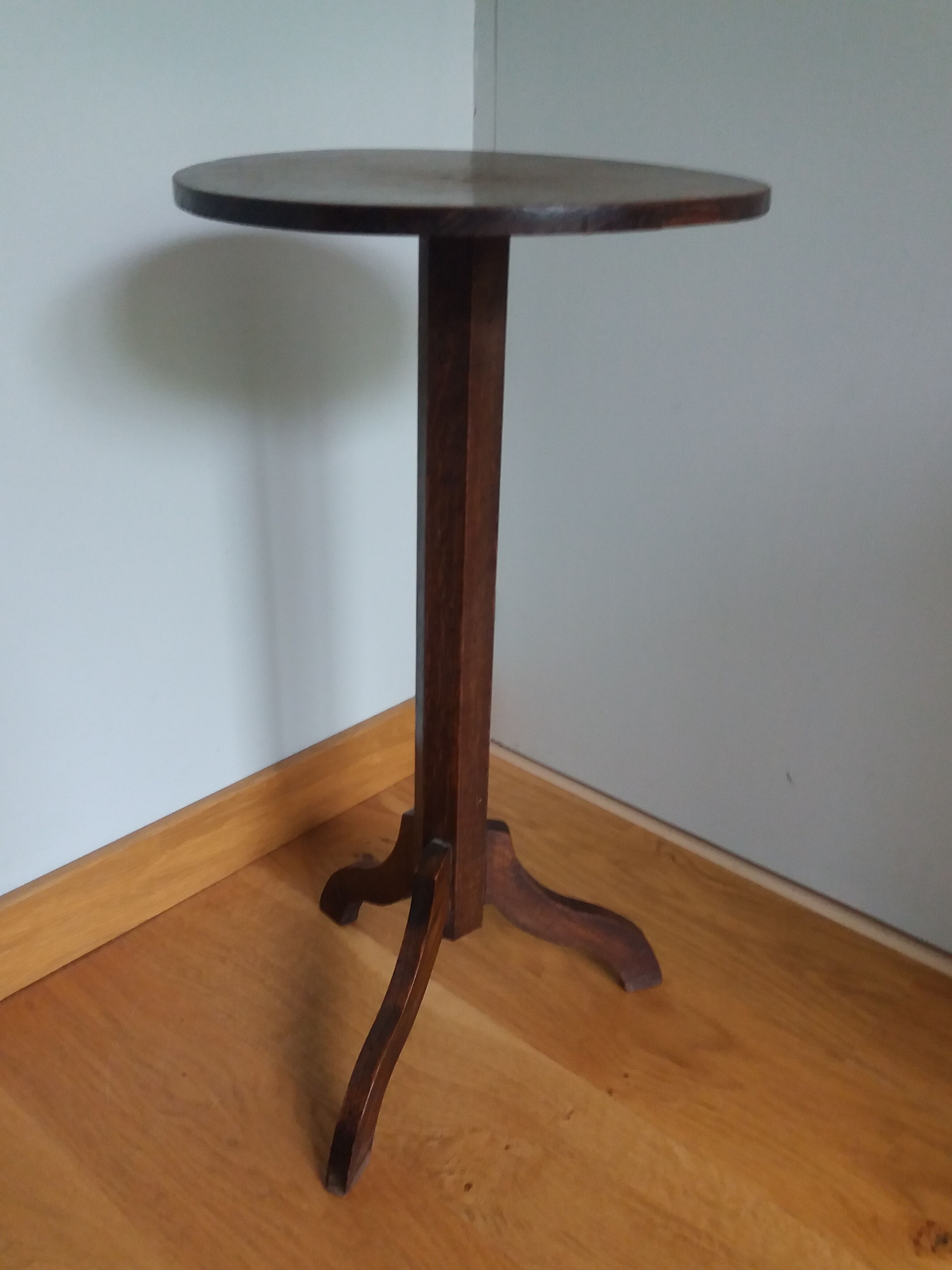 Tripod harness plant holder