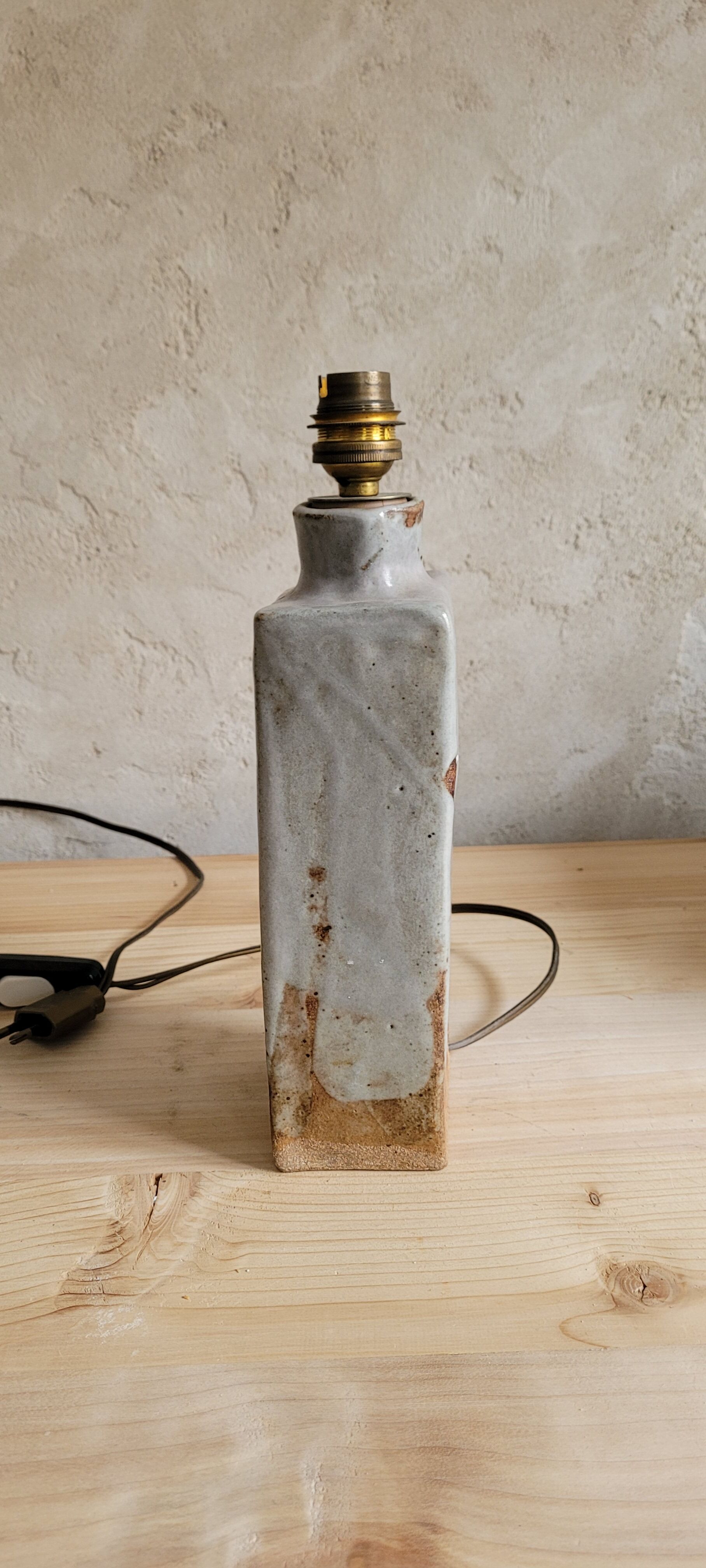 Table lamp in glazed stoneware