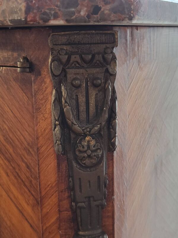 Buffet haut en bois de rose et plaque de marbre style Louis XVI Francais