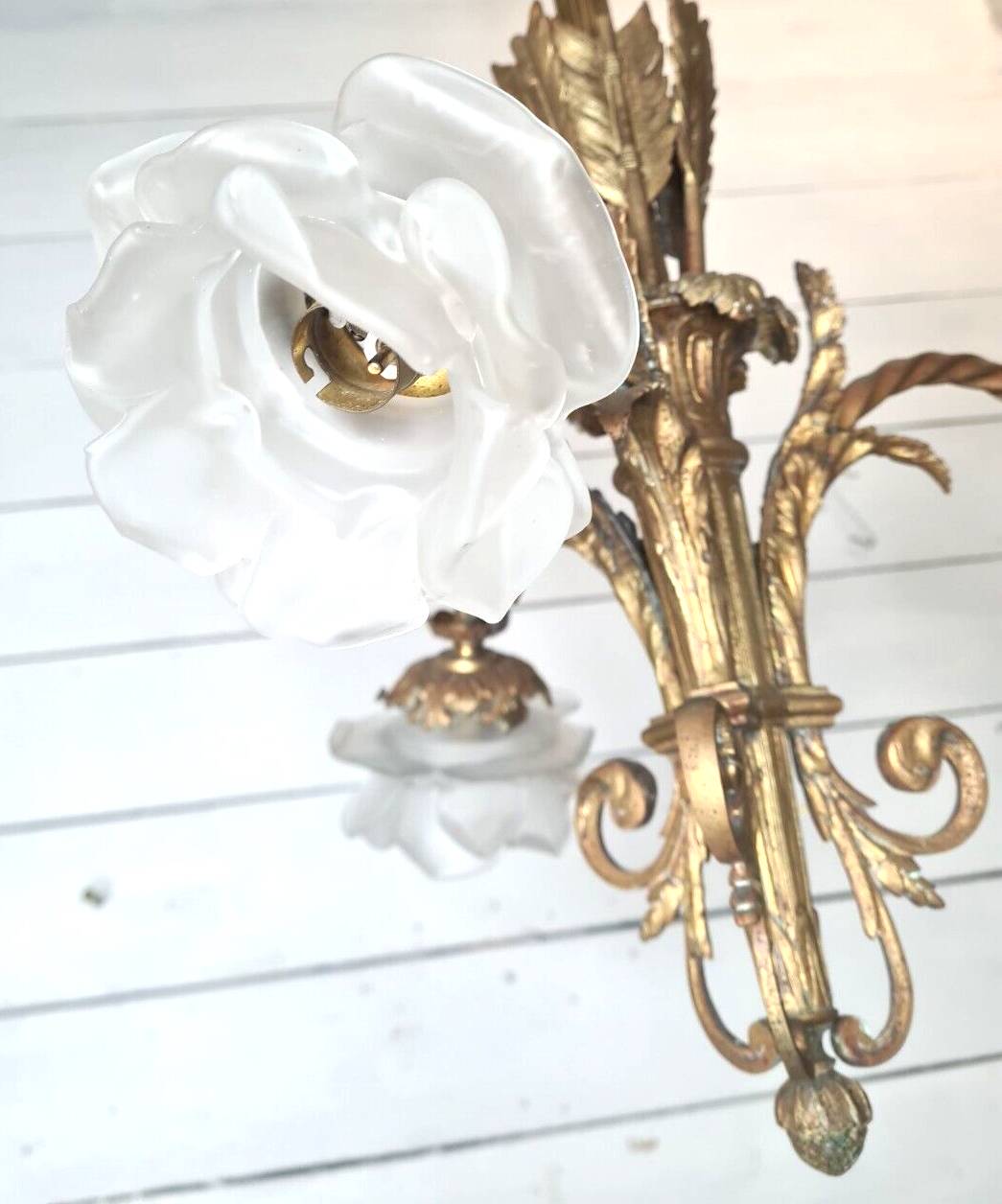 Bronze chandelier with 3 tulips in the shape of roses