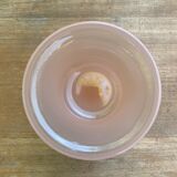 Vase style Médicis en opaline rose pâle