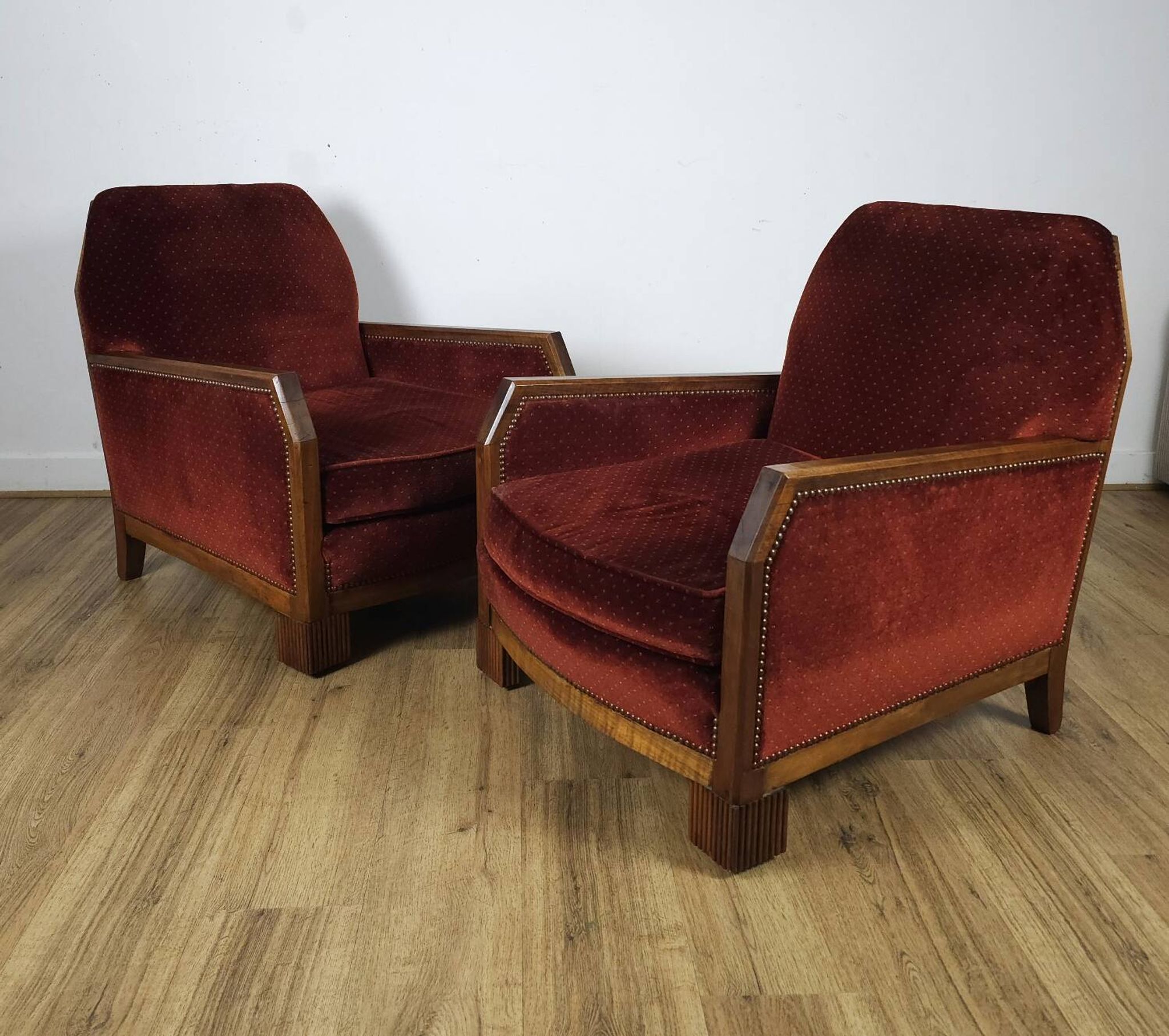Paire de Fauteuils Art-Déco, Bois Massif et velours rouge