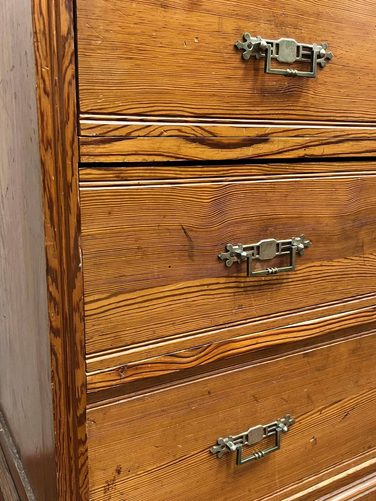 Chest of drawers