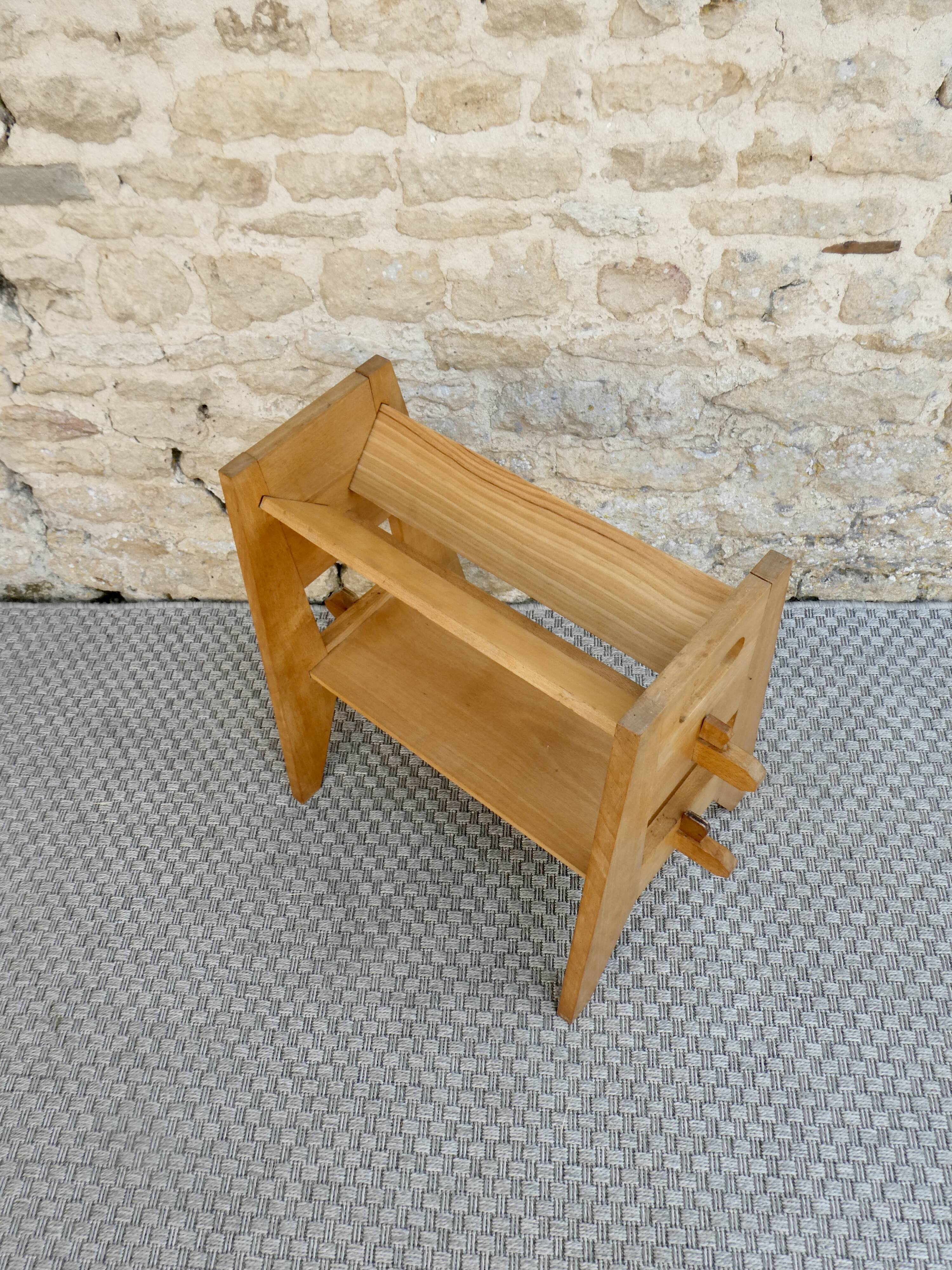 Light wood side table magazine rack