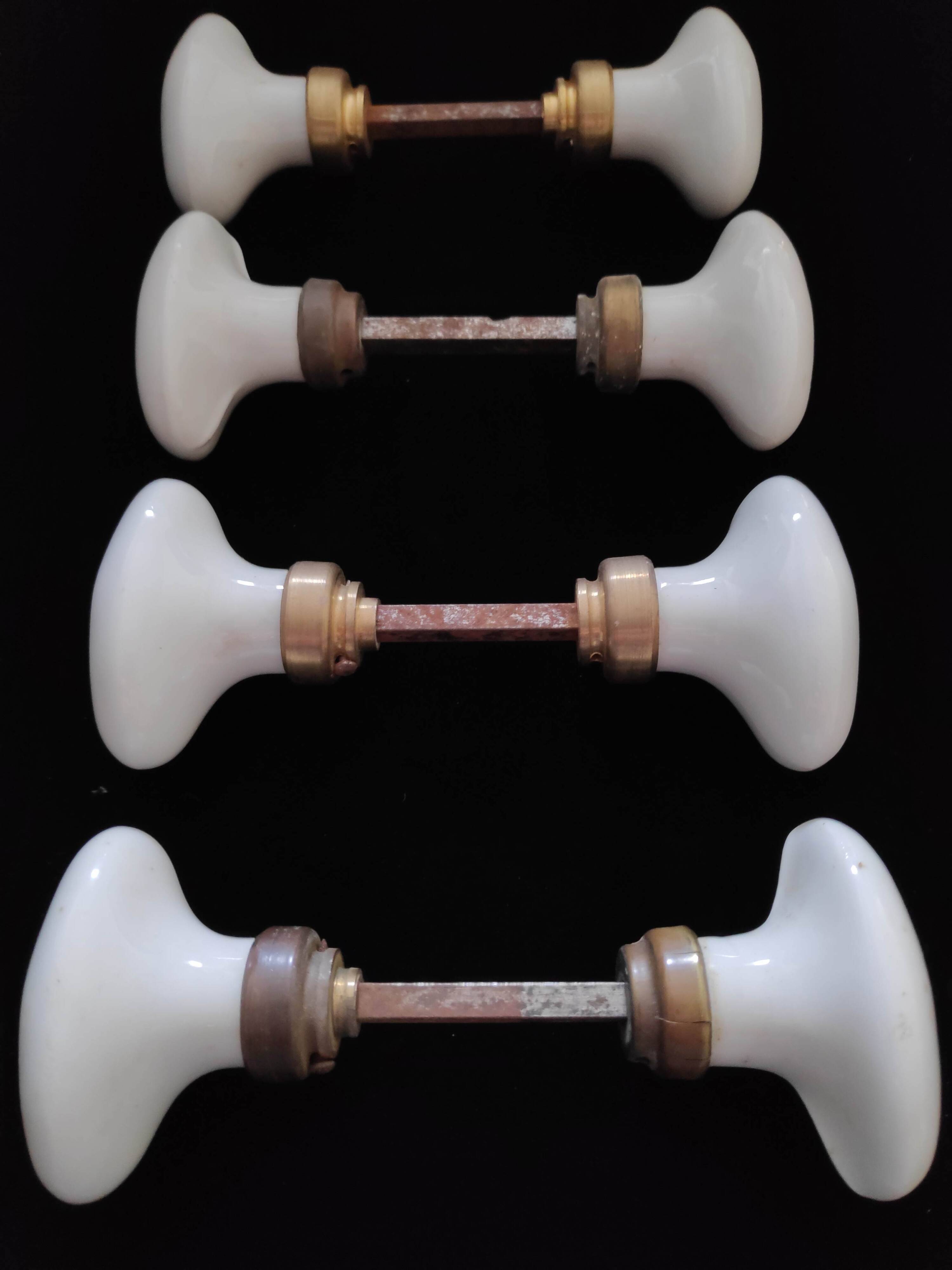 Set of 8 porcelain handles (B-0050)