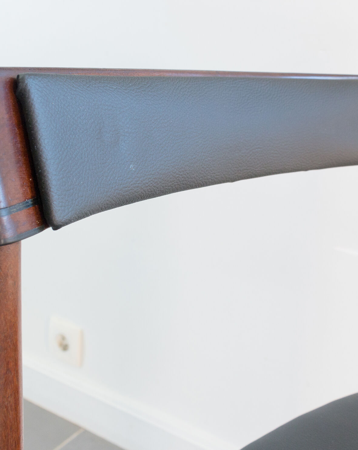 Hans Olsen tripod chair