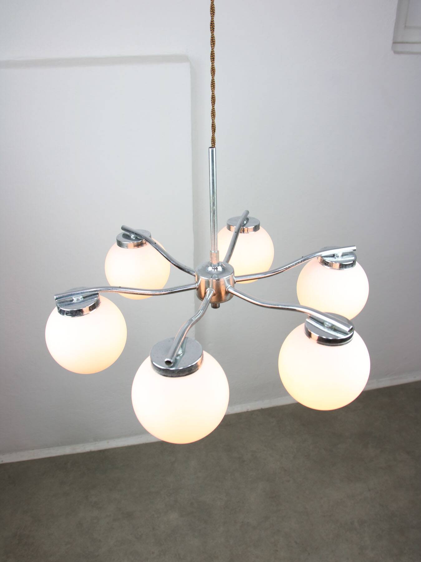 Lustre Vintage en Chrome et Opaline, Italie, années 1970