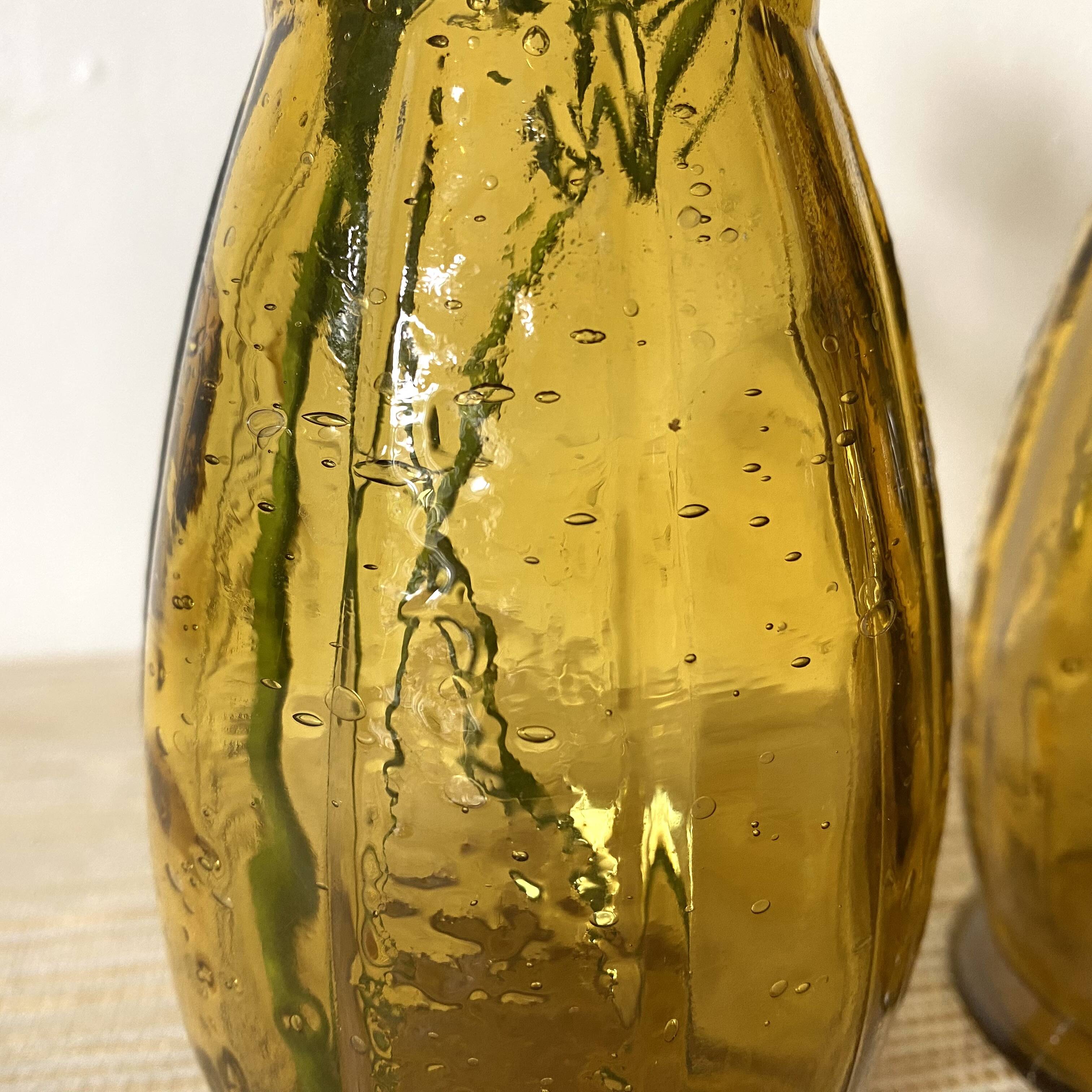 Paire de vases à jacinthe en verre ambré bullé