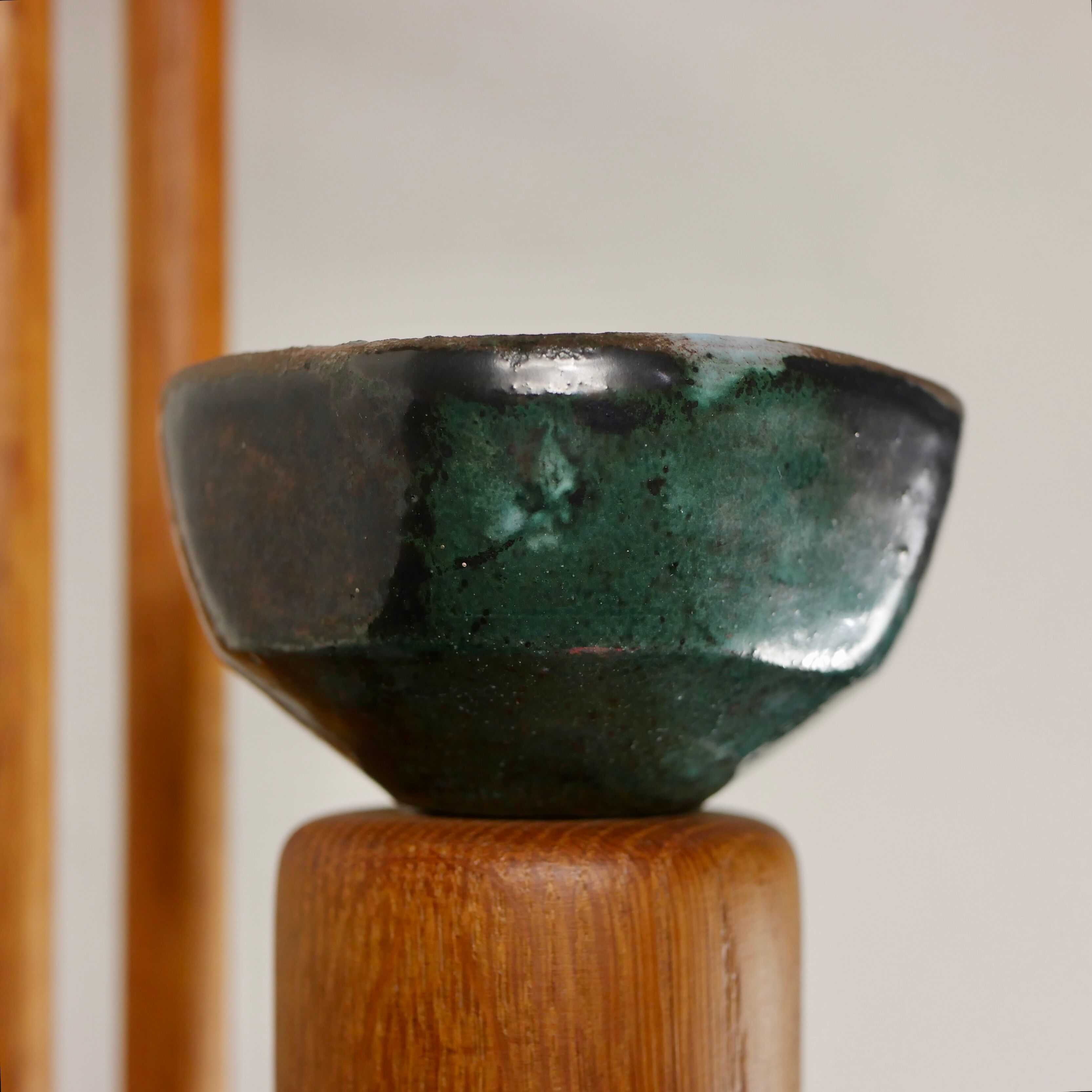 Wall lamp in oak and ceramic Guillerme and Chambron
