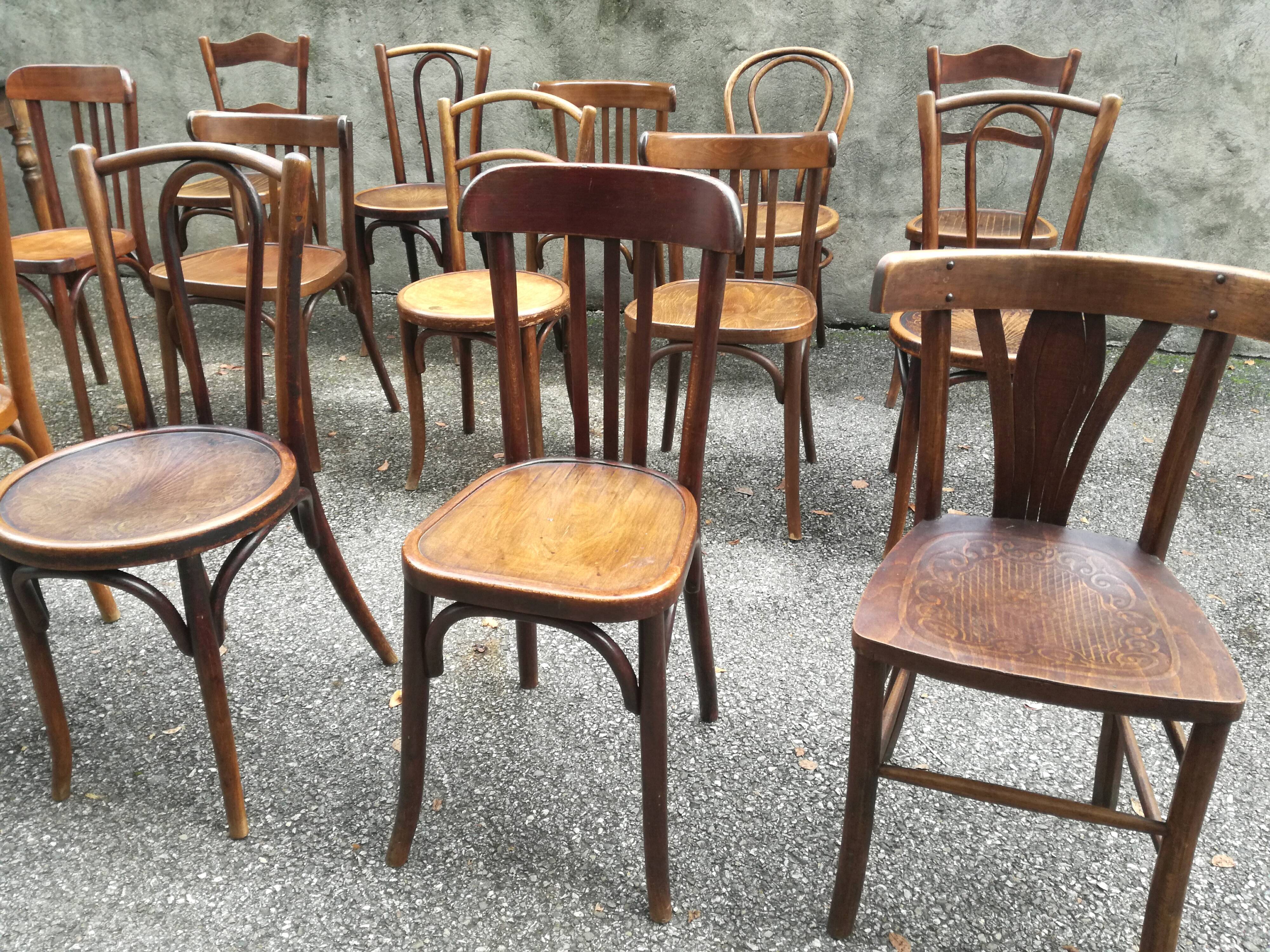 Lot de 15 chaises bistrot vintage